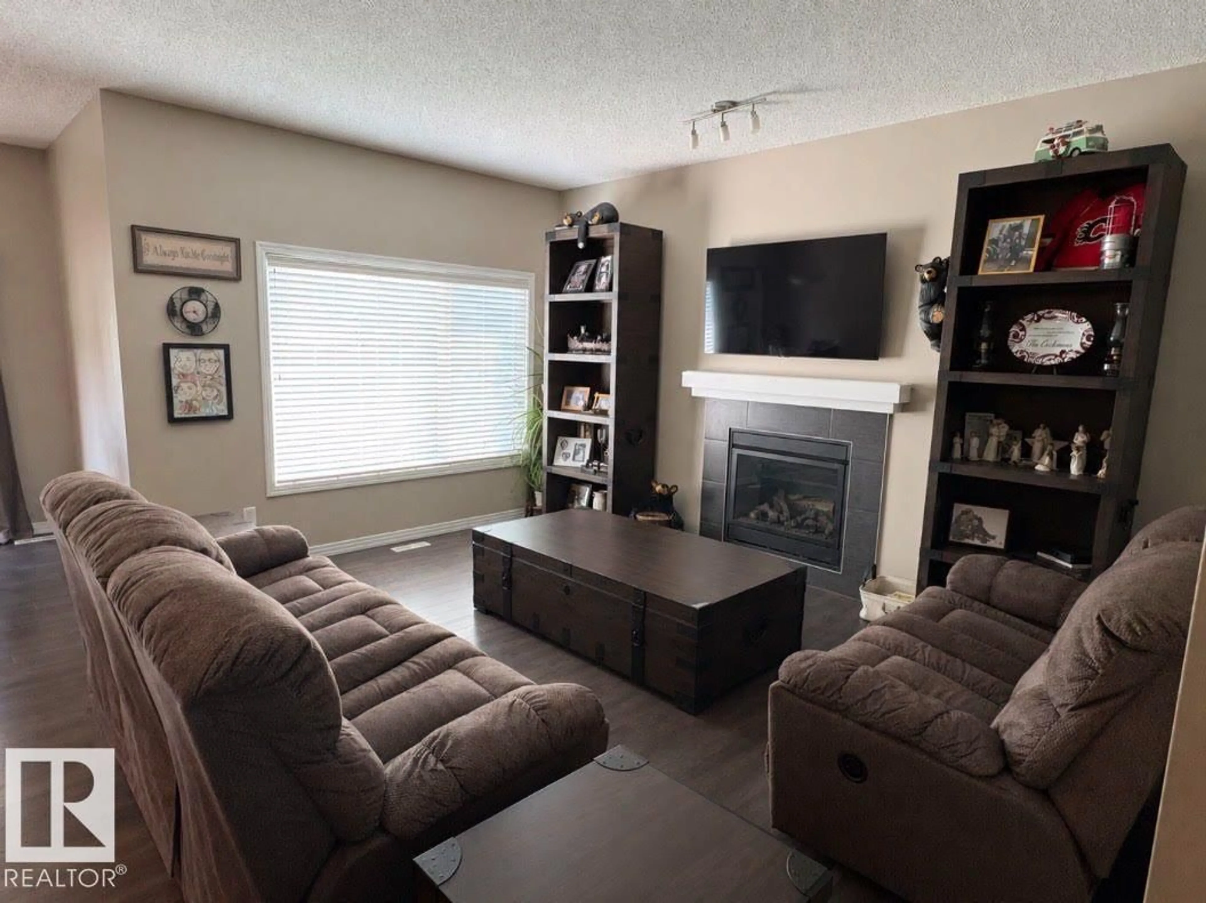 Living room with furniture, unknown for 73 MEADOWVIEW LD, Spruce Grove Alberta T7X0N8