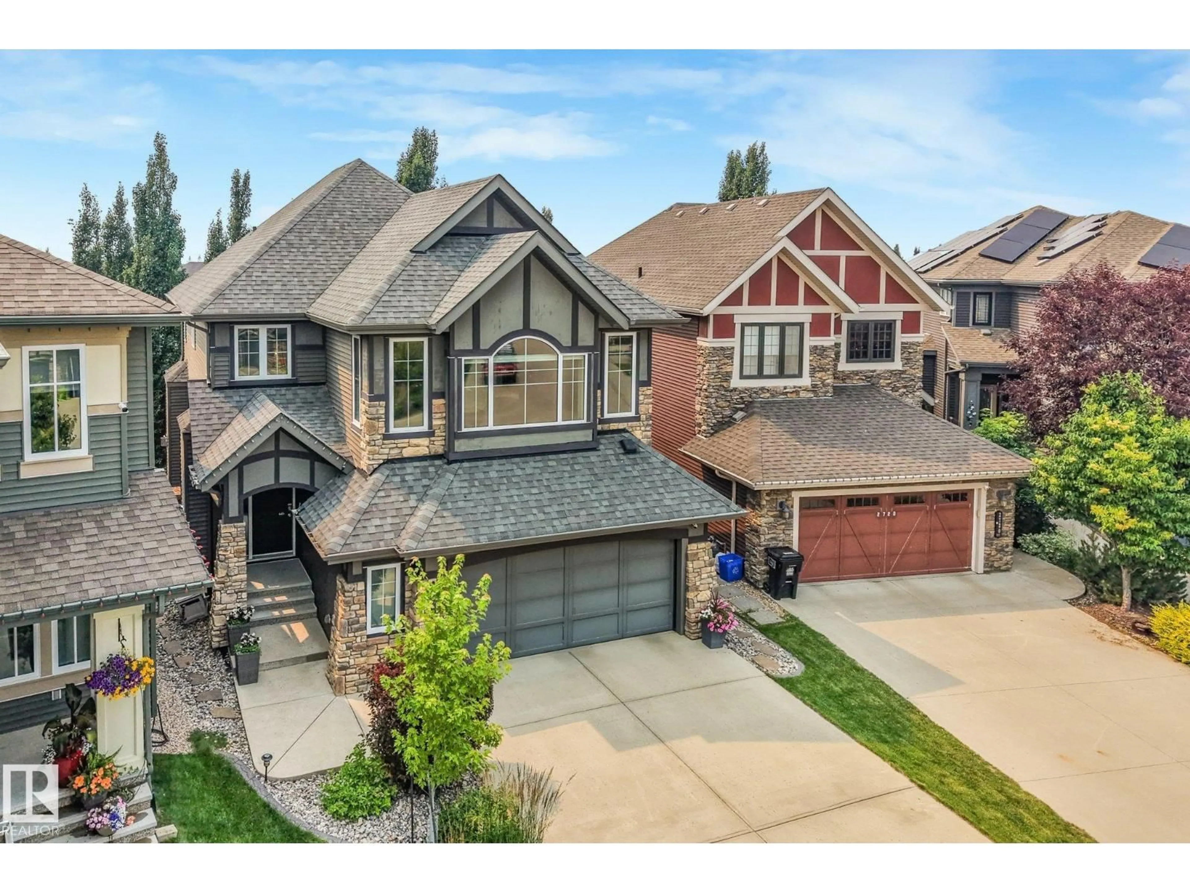 A pic from outside/outdoor area/front of a property/back of a property/a pic from drone, street for 2722 KIRKLAND WY, Edmonton Alberta T6W2R4