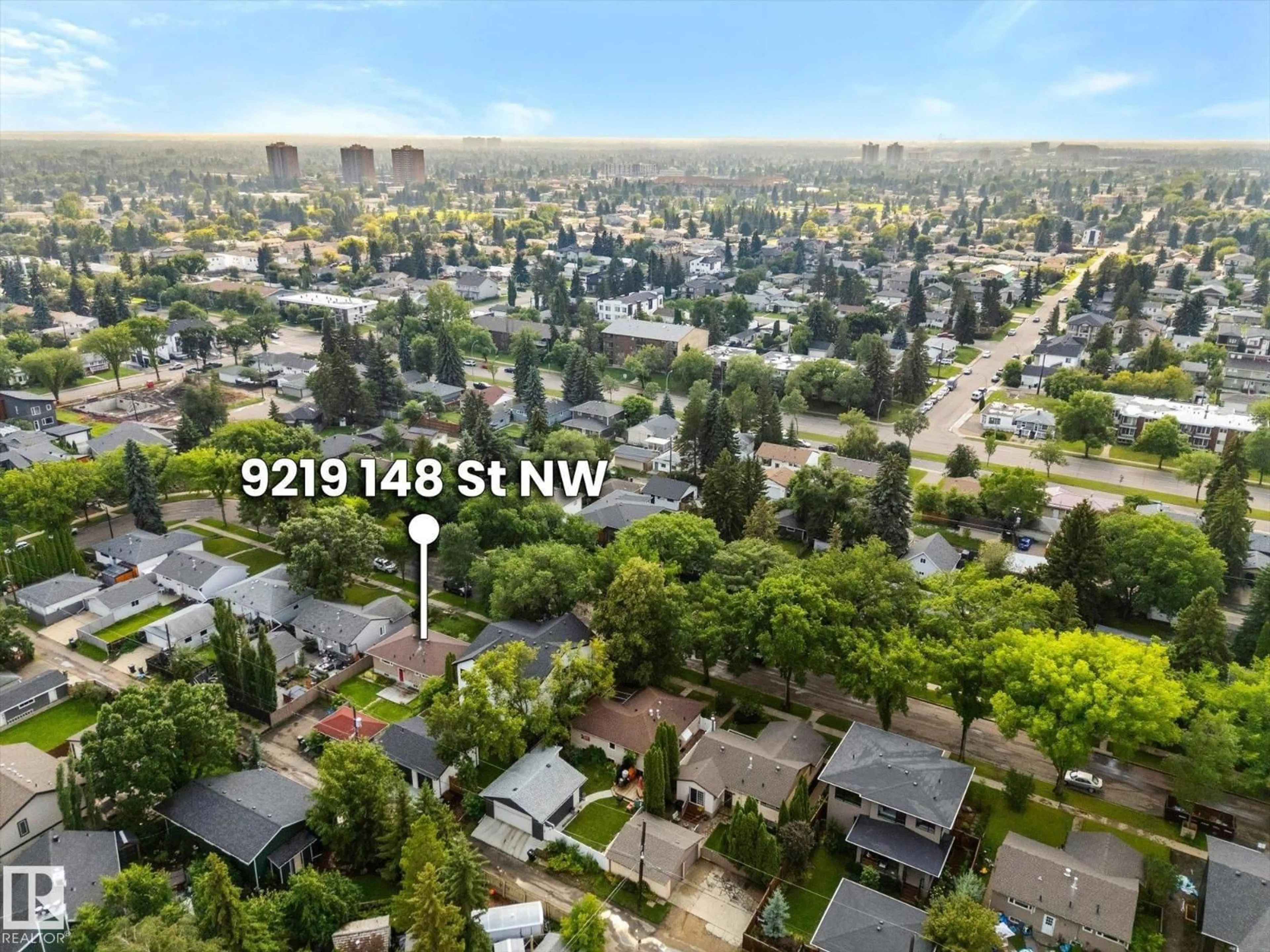 A pic from outside/outdoor area/front of a property/back of a property/a pic from drone, street for 9219 148 ST, Edmonton Alberta T5R1A4