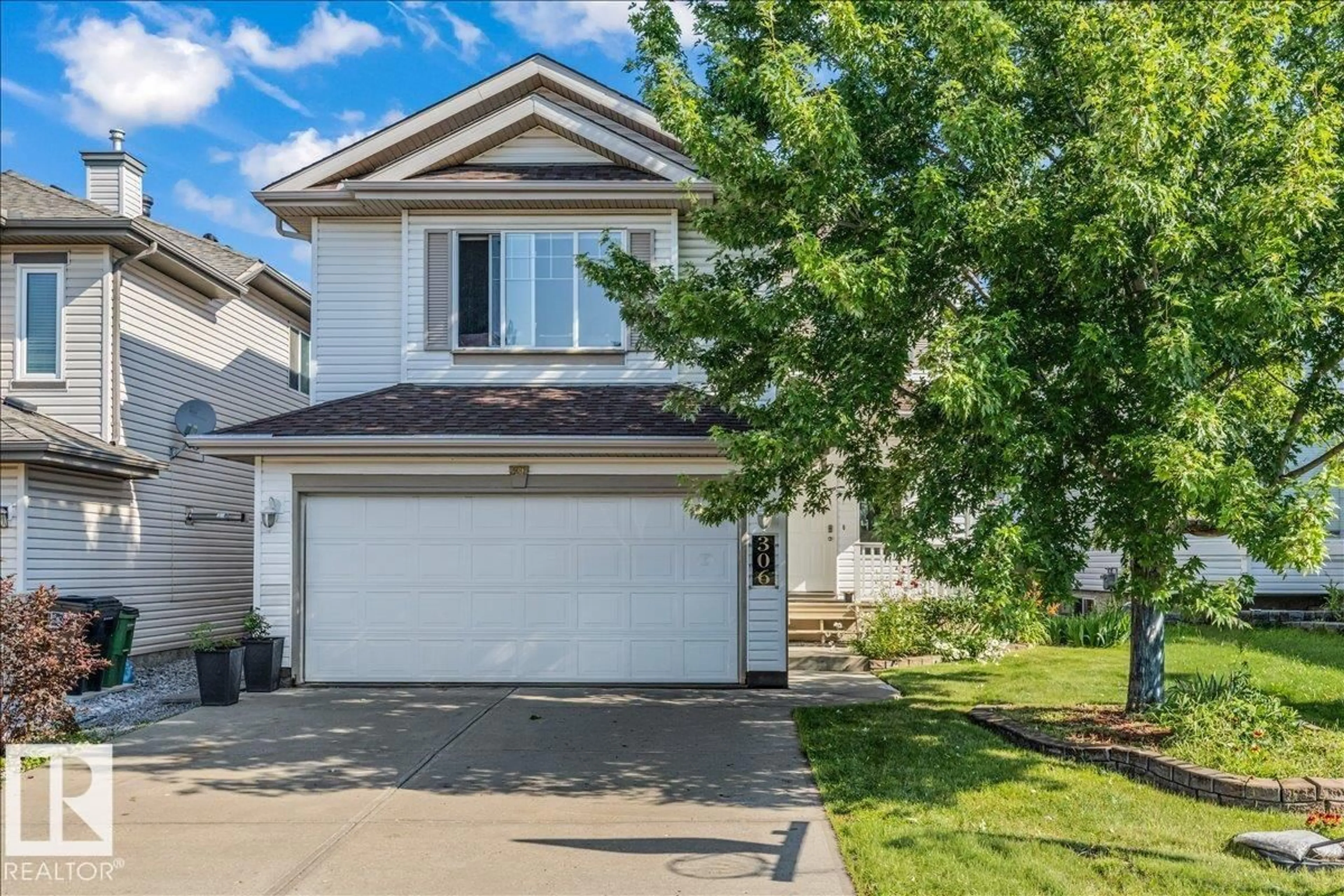 Home with vinyl exterior material, street for 306 HILLIARD CL, Edmonton Alberta T6R3G4