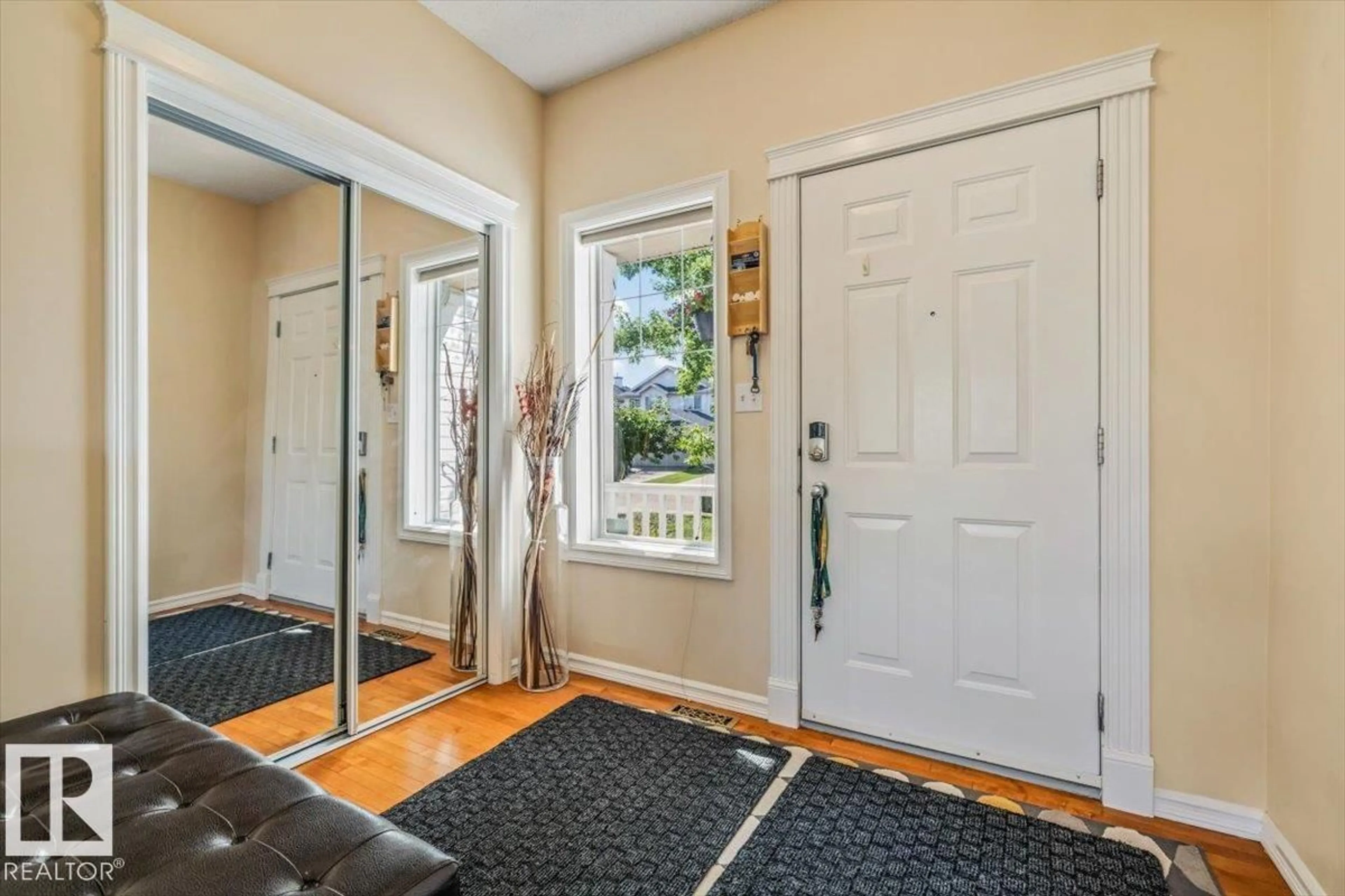 Indoor entryway for 306 HILLIARD CL, Edmonton Alberta T6R3G4