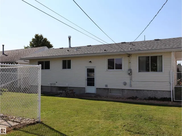 4306 55 AVE, Barrhead 3