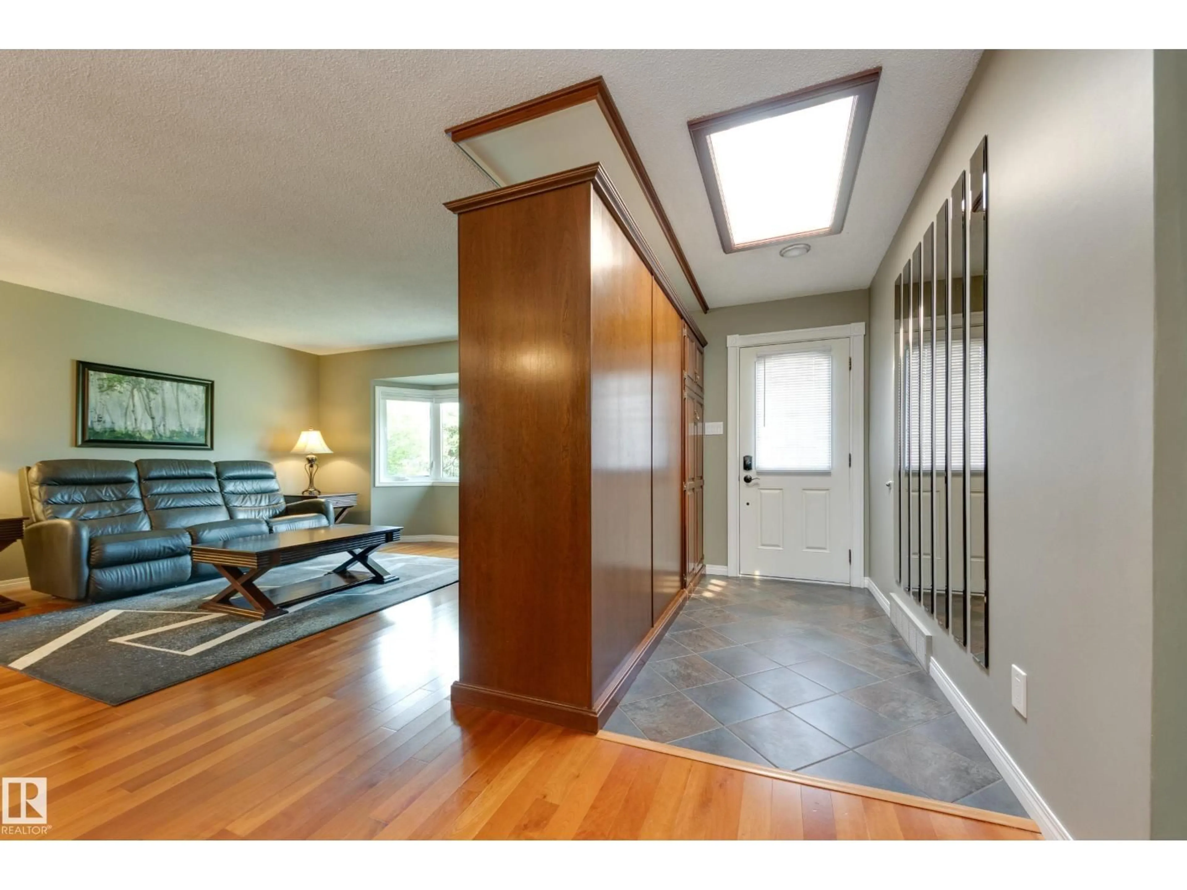 Indoor entryway for 5203 105 ST, Edmonton Alberta T6H2N7
