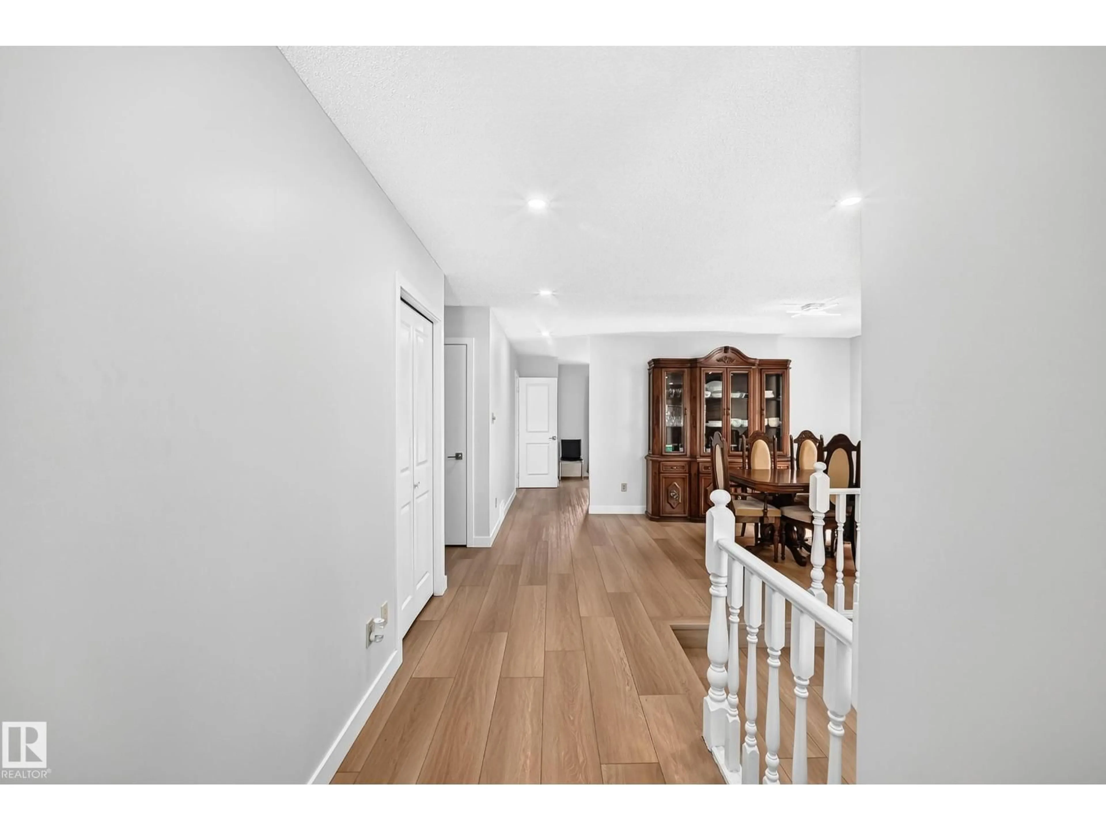 Indoor entryway for 6208 11 AVE NW, Edmonton Alberta T6L2G4