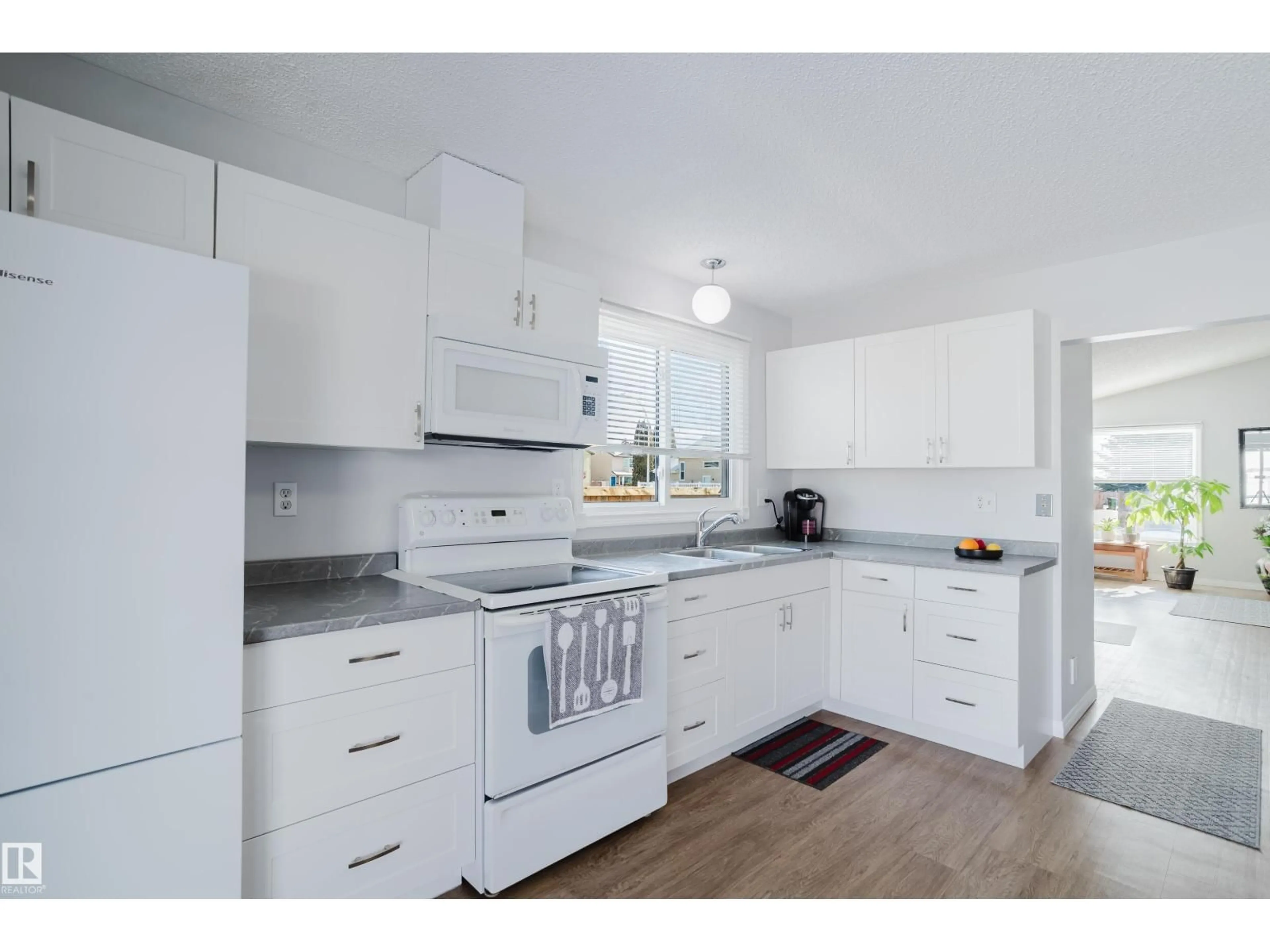 Open concept kitchen, unknown for 6 KINISKI CR, Edmonton Alberta T6L5A9