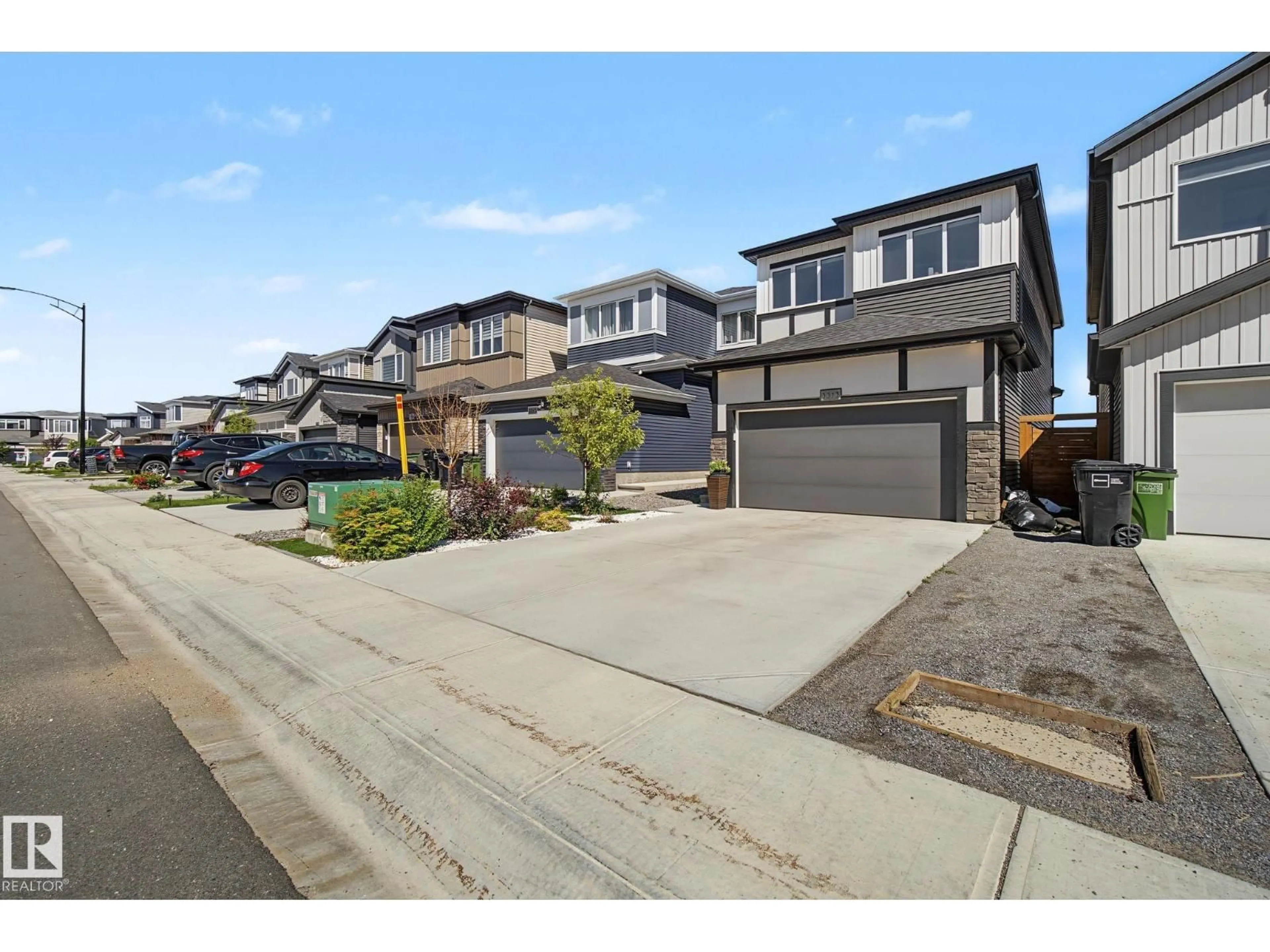 A pic from outside/outdoor area/front of a property/back of a property/a pic from drone, street for 3313 KULAY WY, Edmonton Alberta T6W5E7
