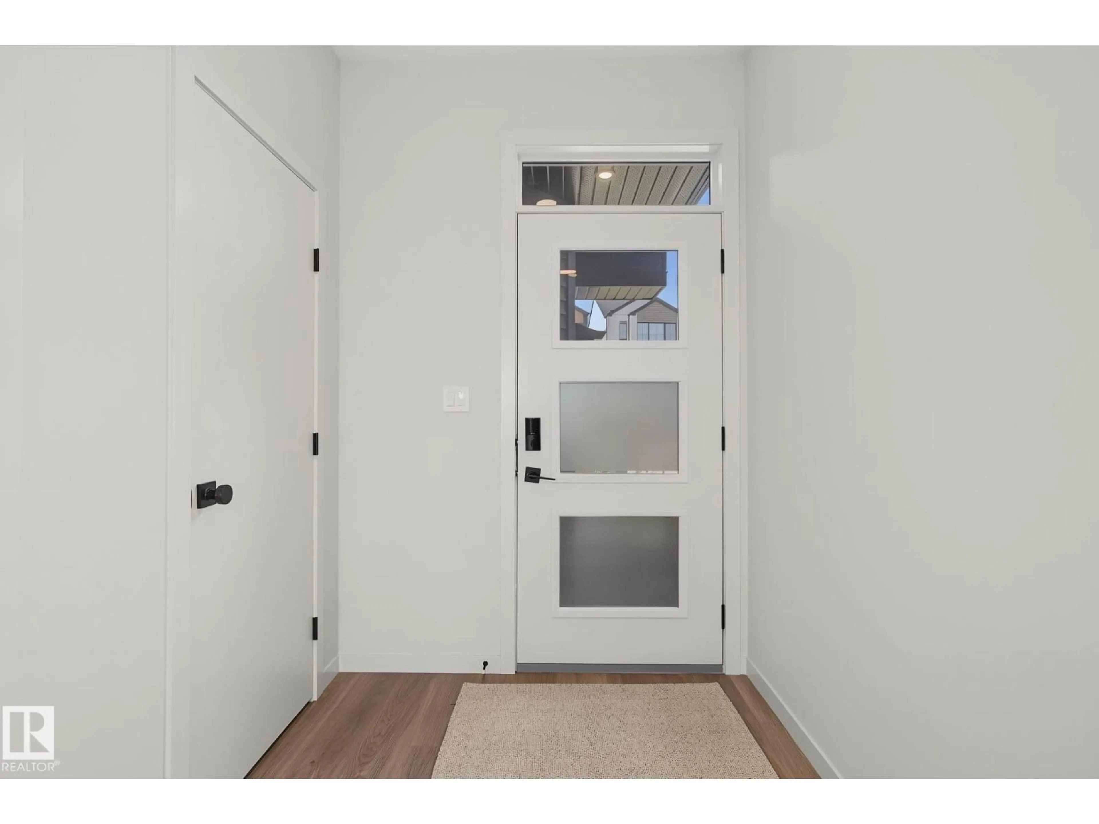 Indoor entryway for 3313 KULAY WY, Edmonton Alberta T6W5E7