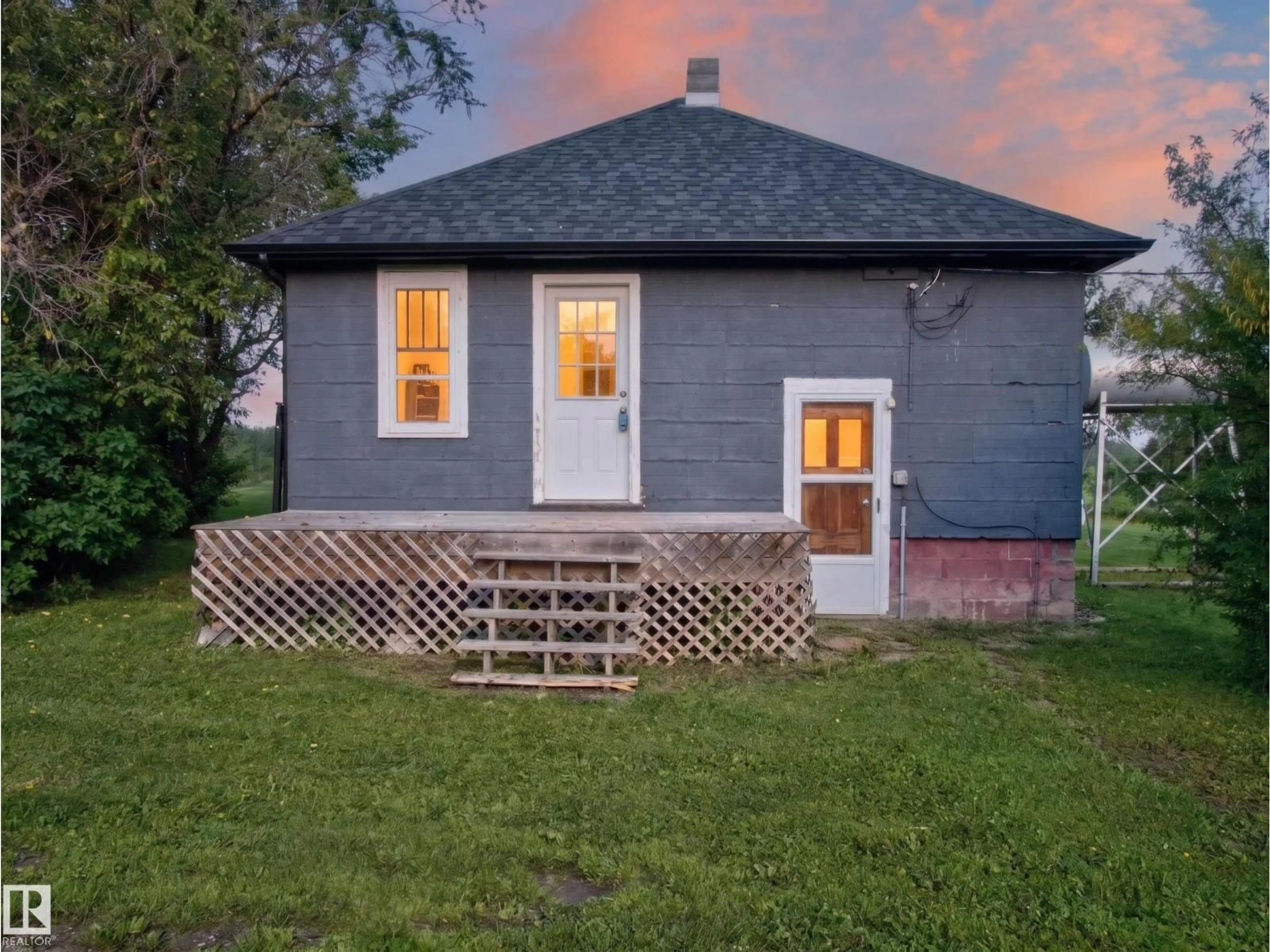 A pic from outside/outdoor area/front of a property/back of a property/a pic from drone, building for 52020 RR 205, Rural Strathcona County Alberta T8G1G3