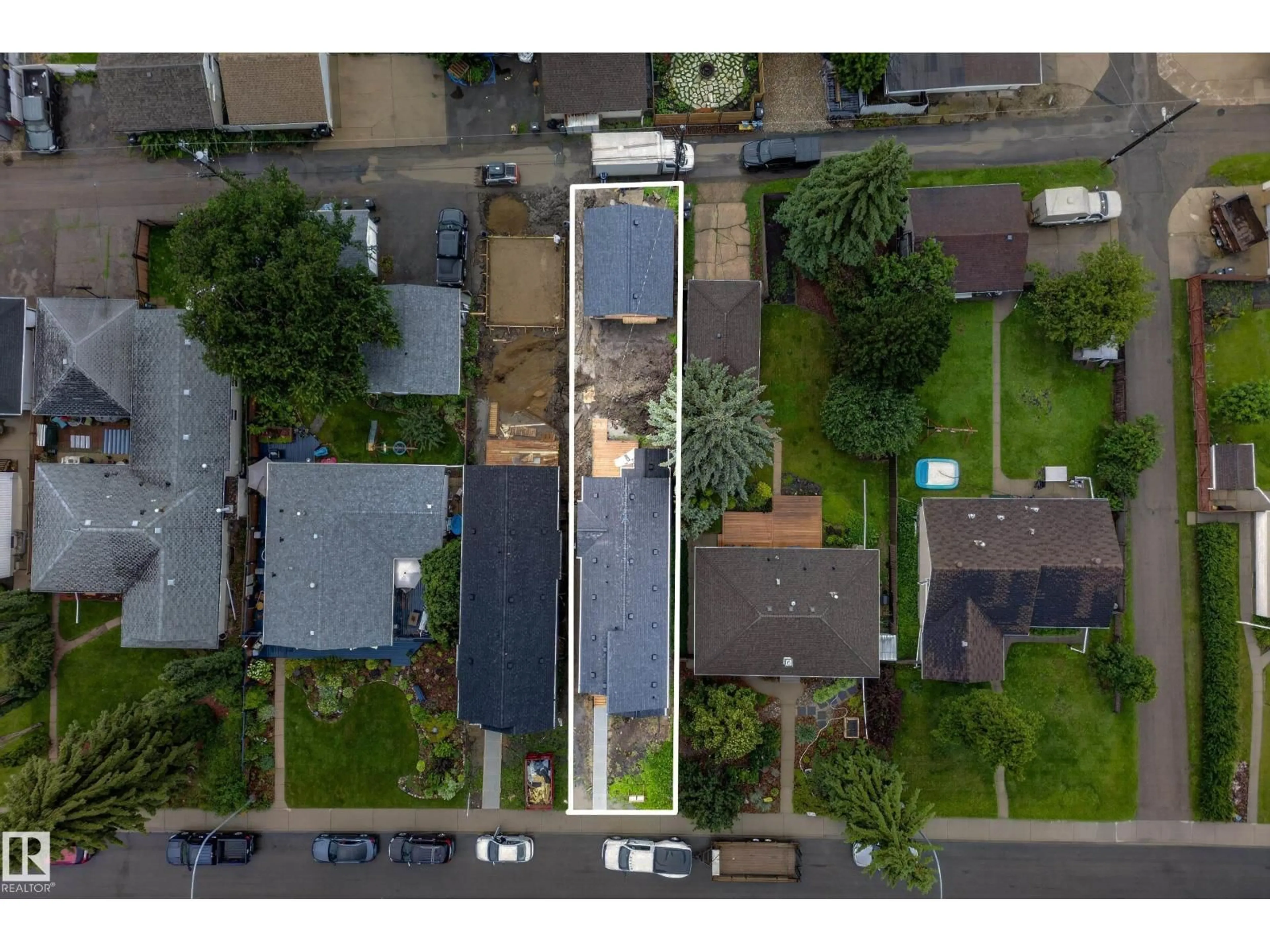 A pic from outside/outdoor area/front of a property/back of a property/a pic from drone, street for 5604 105 AV, Edmonton Alberta T6A1A6