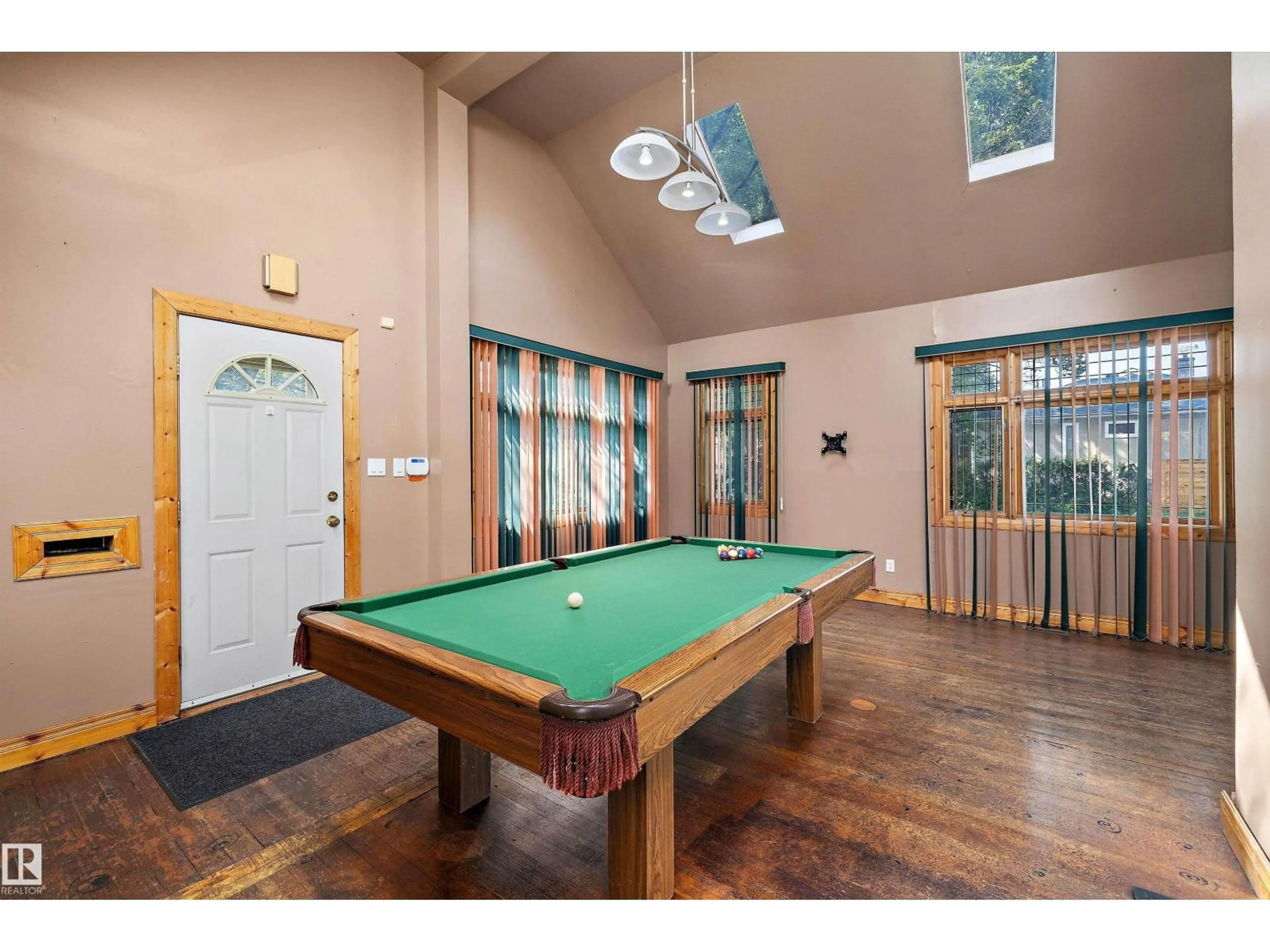 A pic of a room for NW - 11253 89 ST, Edmonton Alberta T5B3T3