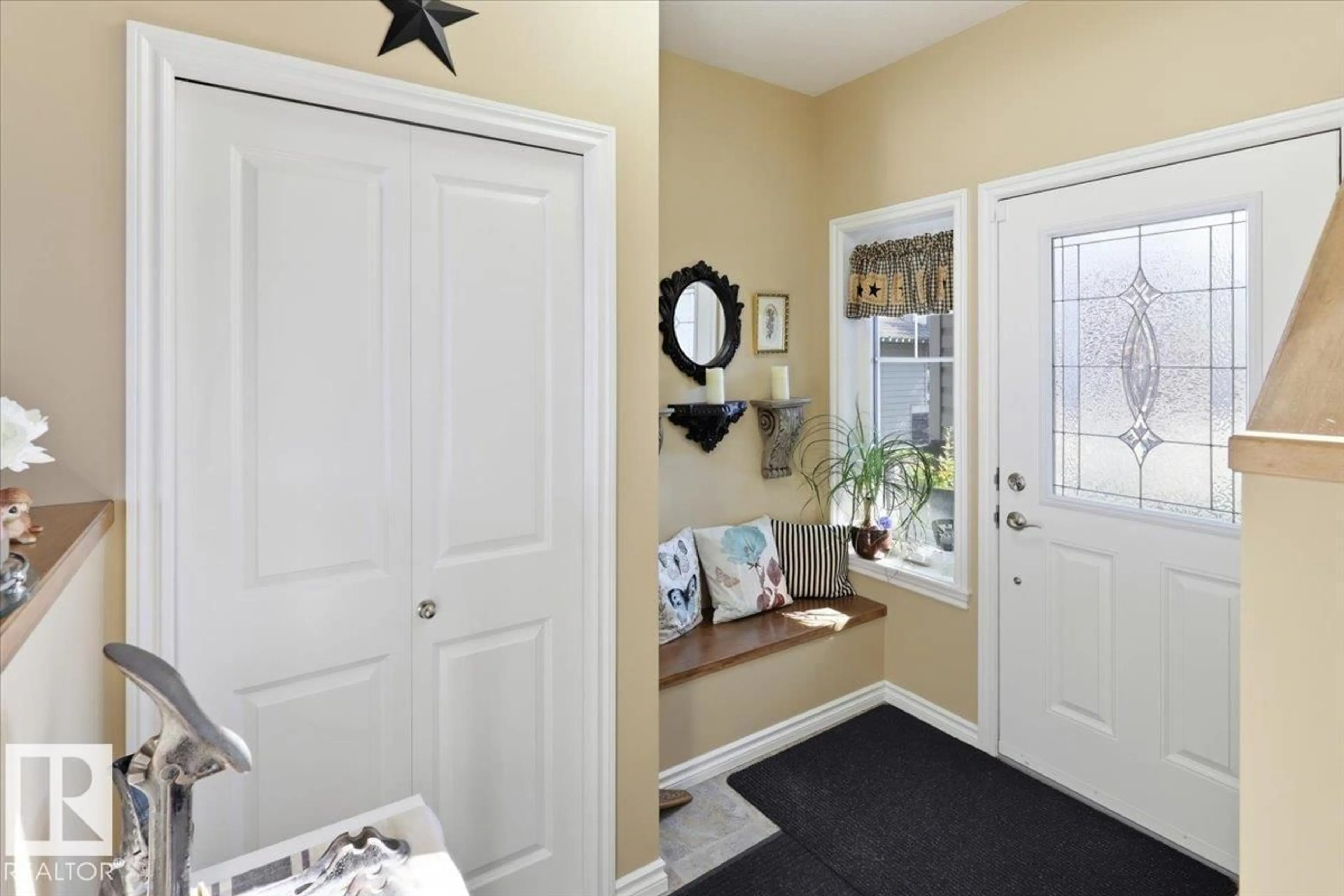 Indoor entryway for 28 SUTHERLAND ST, Leduc Alberta T9E8R6