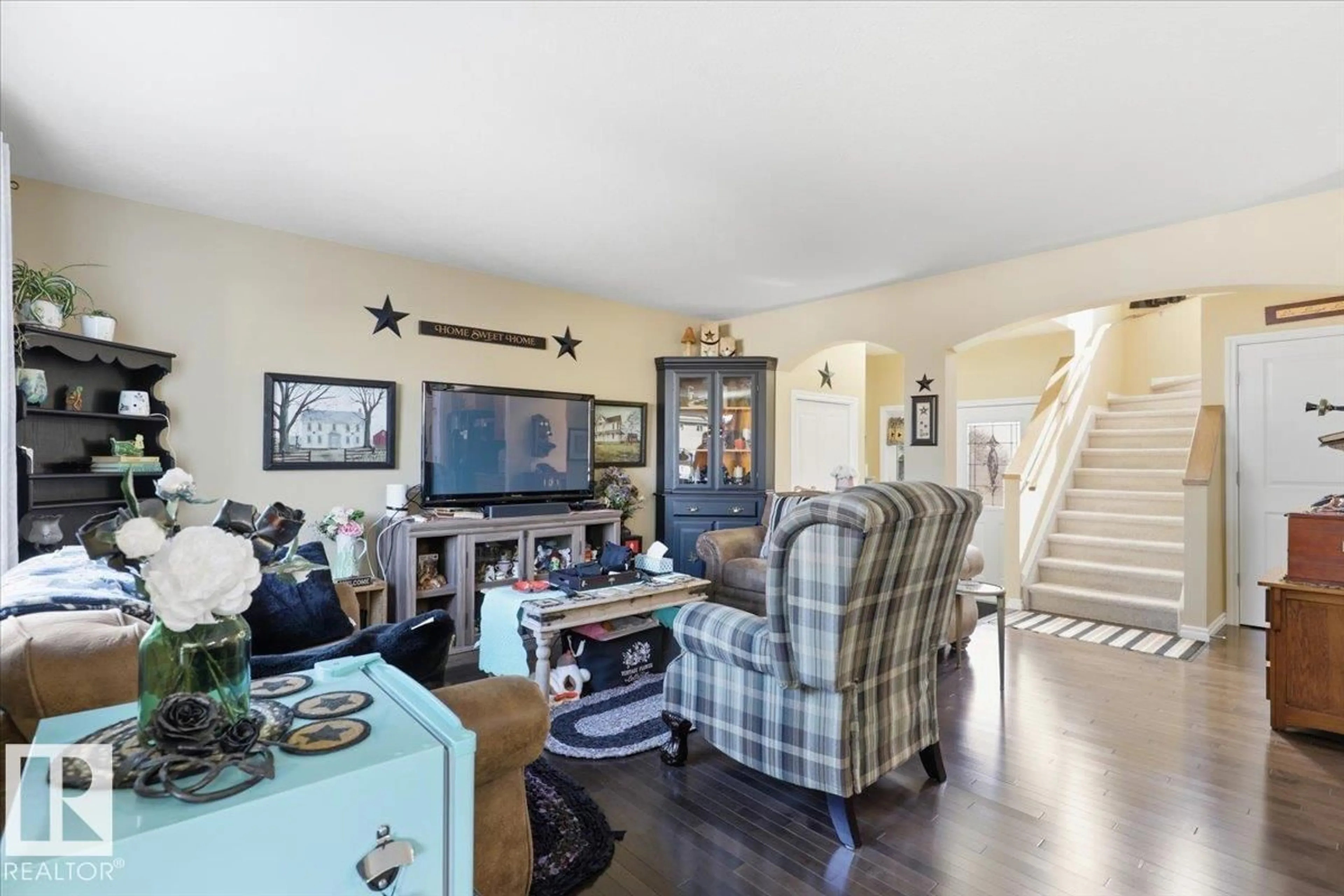 Living room with furniture, unknown for 28 SUTHERLAND ST, Leduc Alberta T9E8R6