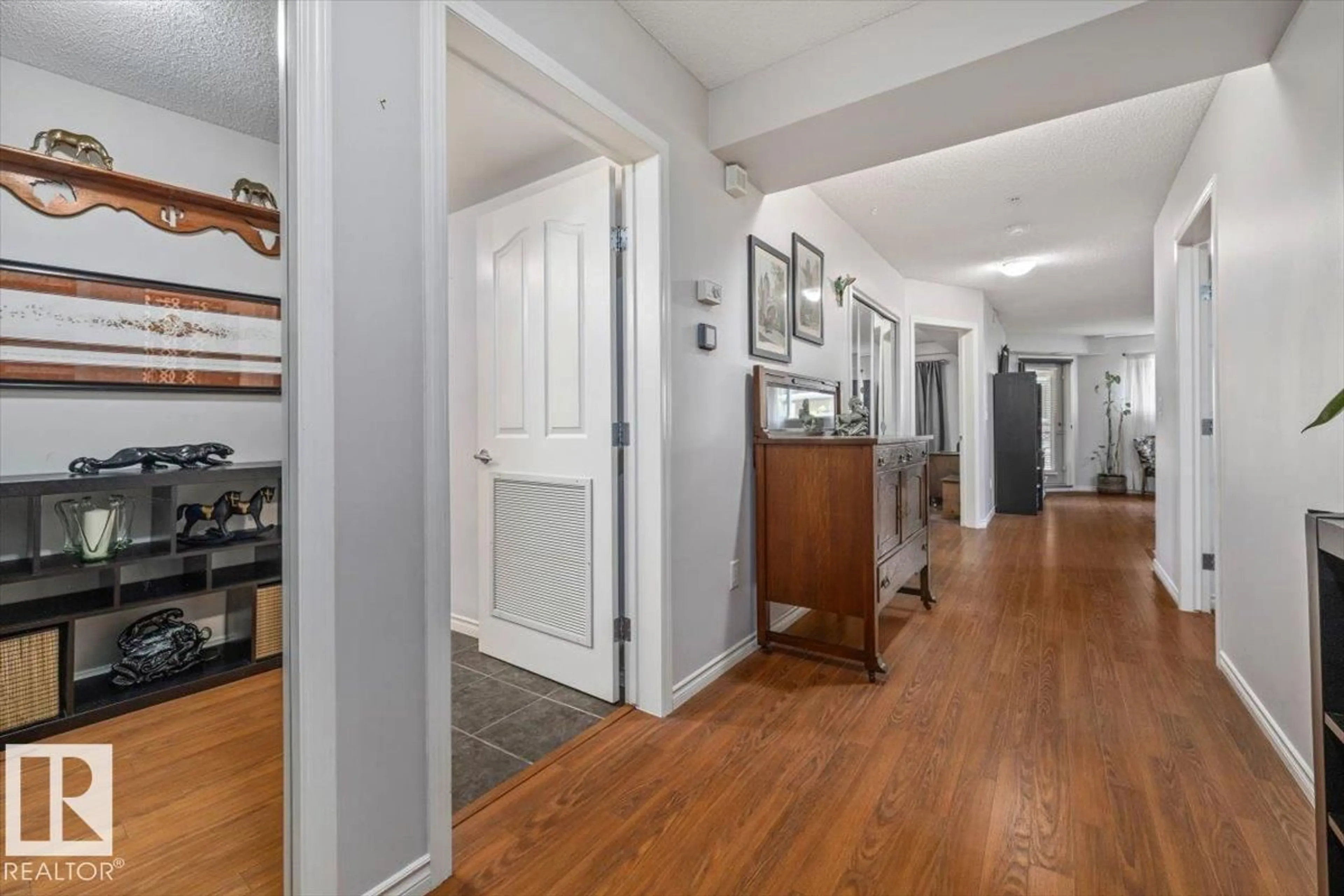 Indoor entryway for 121 - 105 FESTIVAL WY, Sherwood Park Alberta T8L3B4