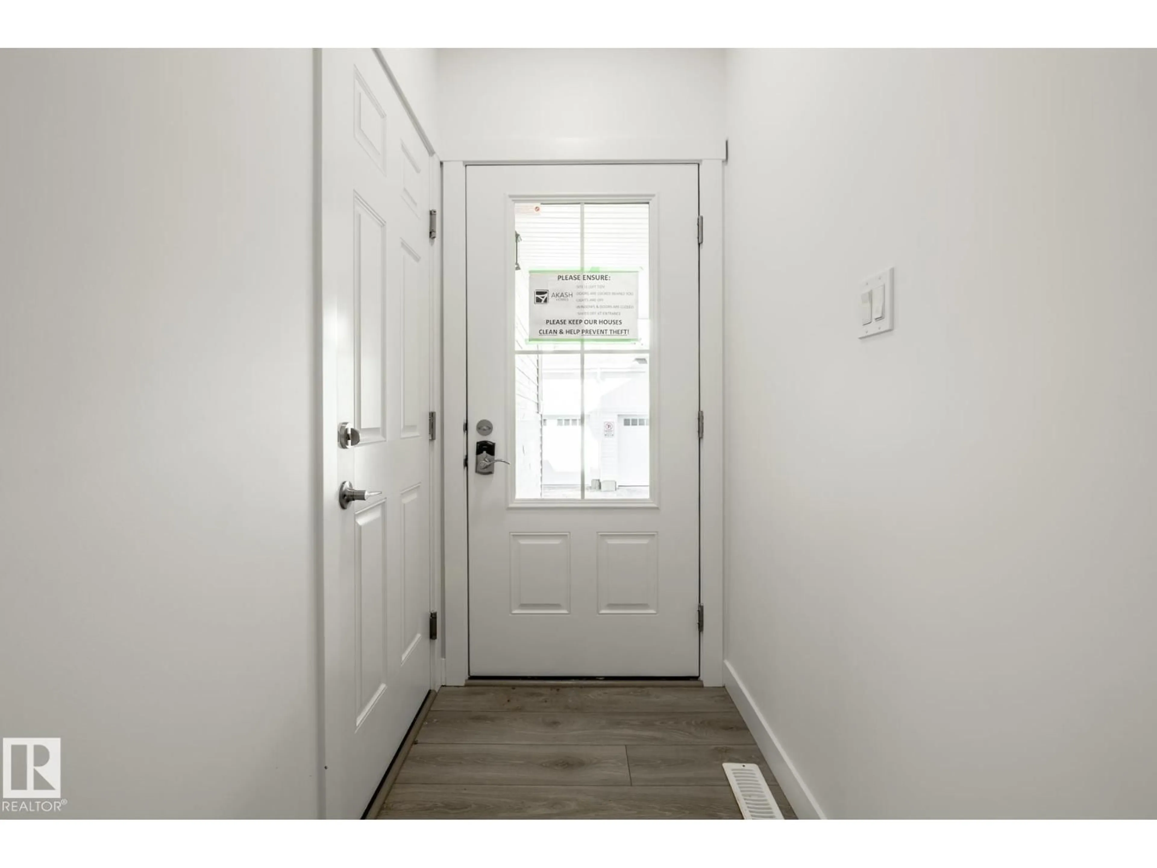 Indoor entryway for #37 - 7110 KESWICK CM, Edmonton Alberta T6W5P7