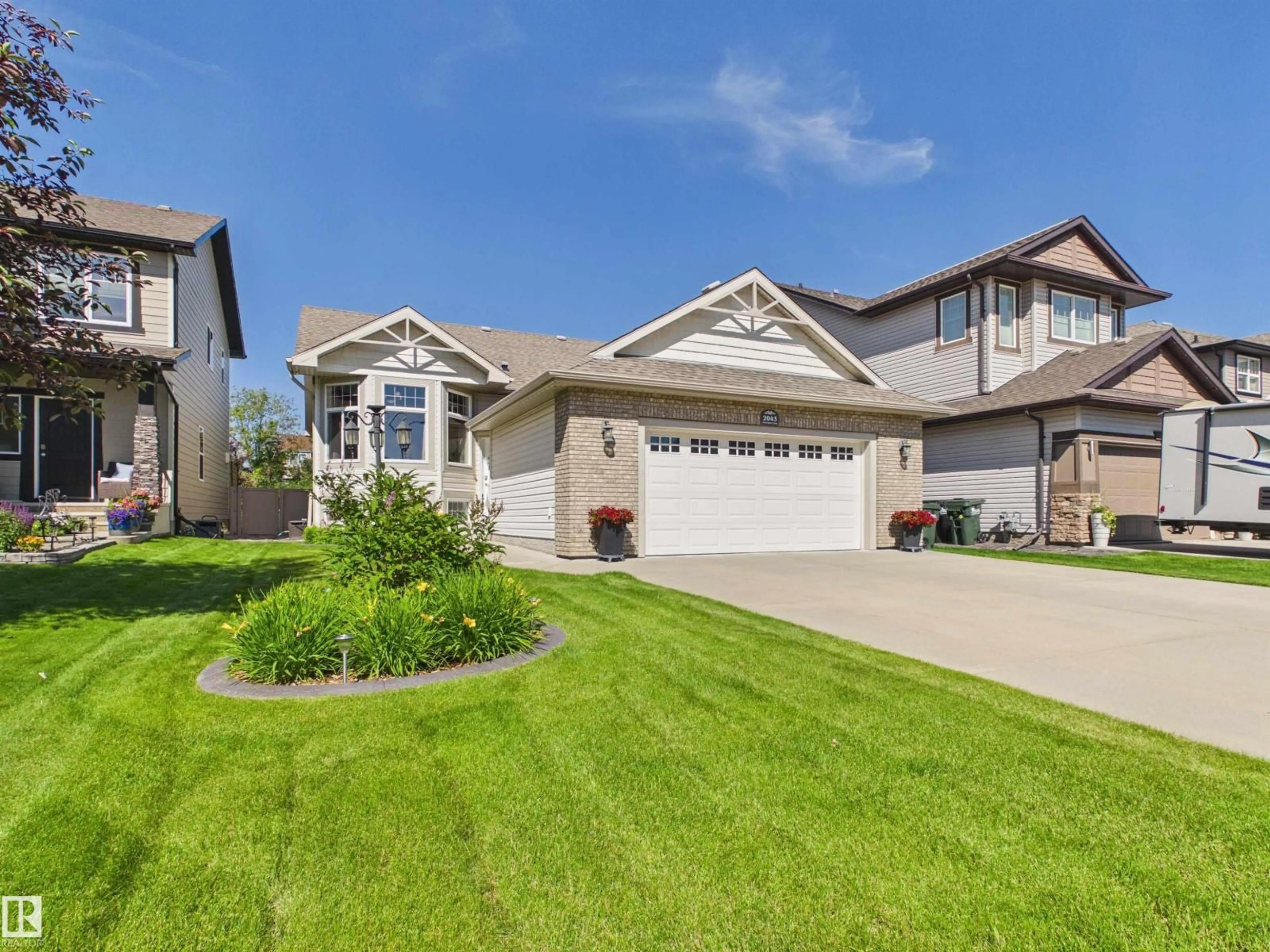 Home with vinyl exterior material, street for 2043 CHRISTOPHER CL, Sherwood Park Alberta T8H0M9