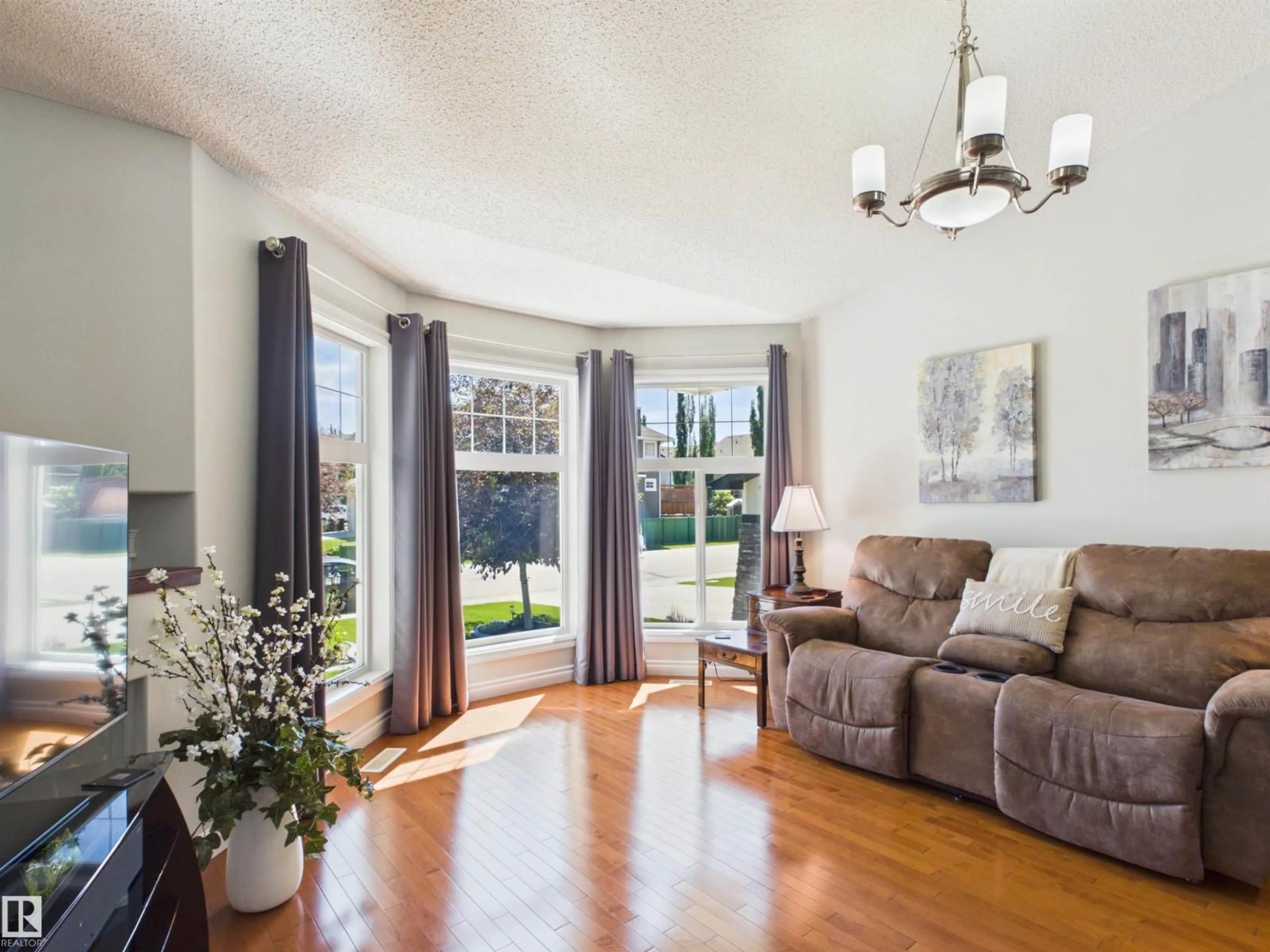 Living room with furniture, unknown for 2043 CHRISTOPHER CL, Sherwood Park Alberta T8H0M9