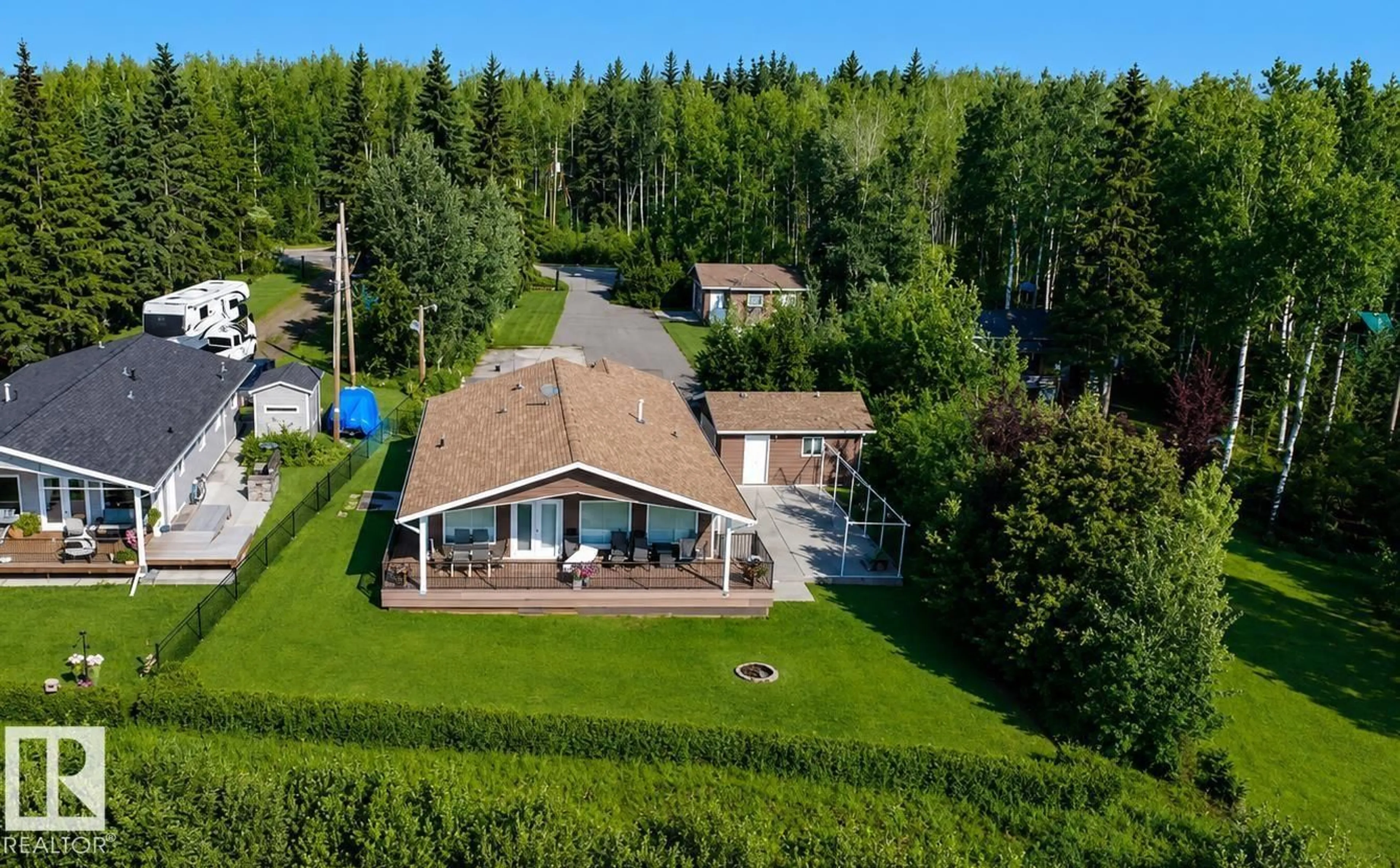 A pic from outside/outdoor area/front of a property/back of a property/a pic from drone, unknown for 39 CULMAC RD, Rural Parkland County Alberta T0E2B0