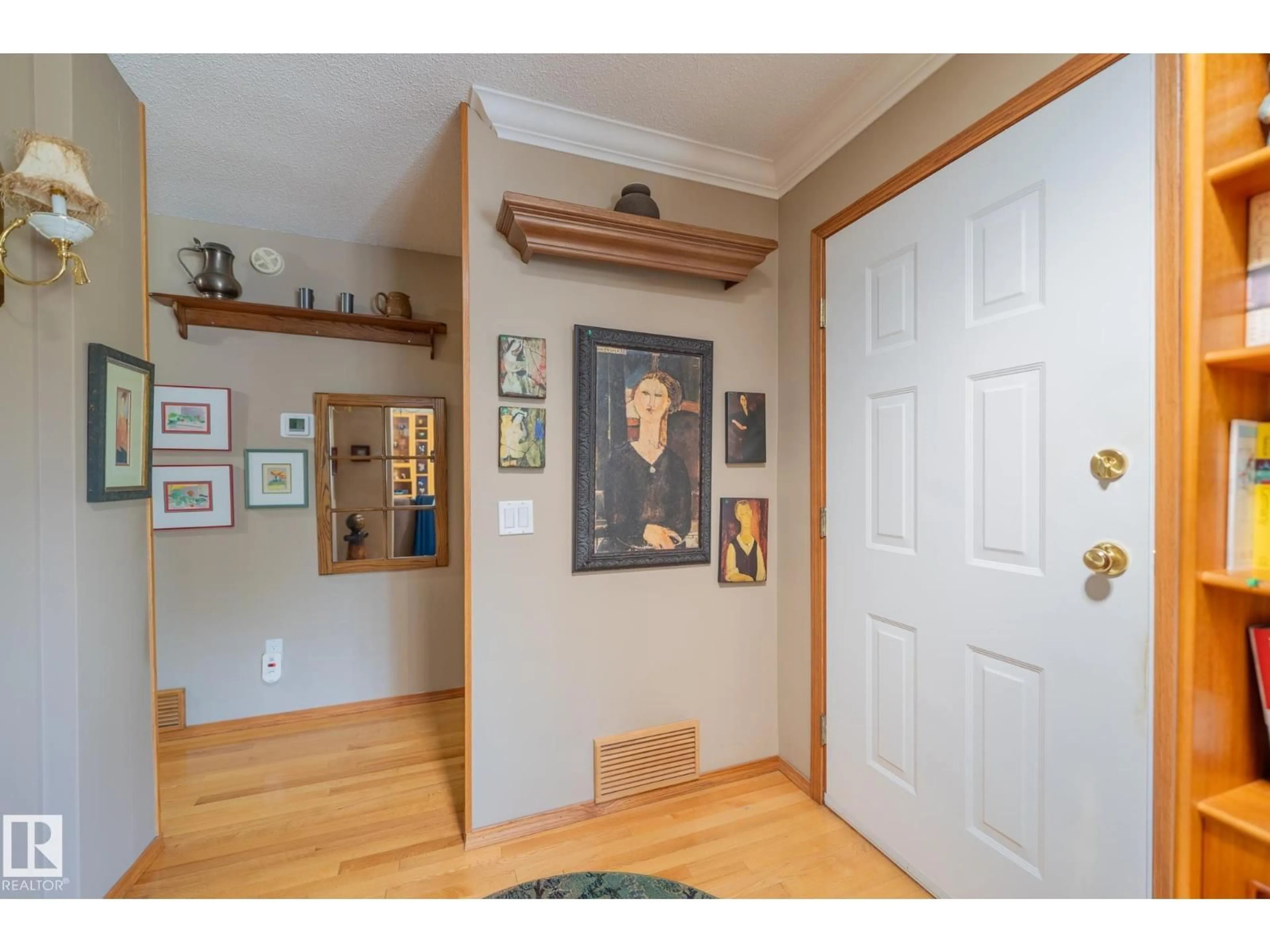 Indoor entryway for 4707 105A AV, Edmonton Alberta T6A1C1
