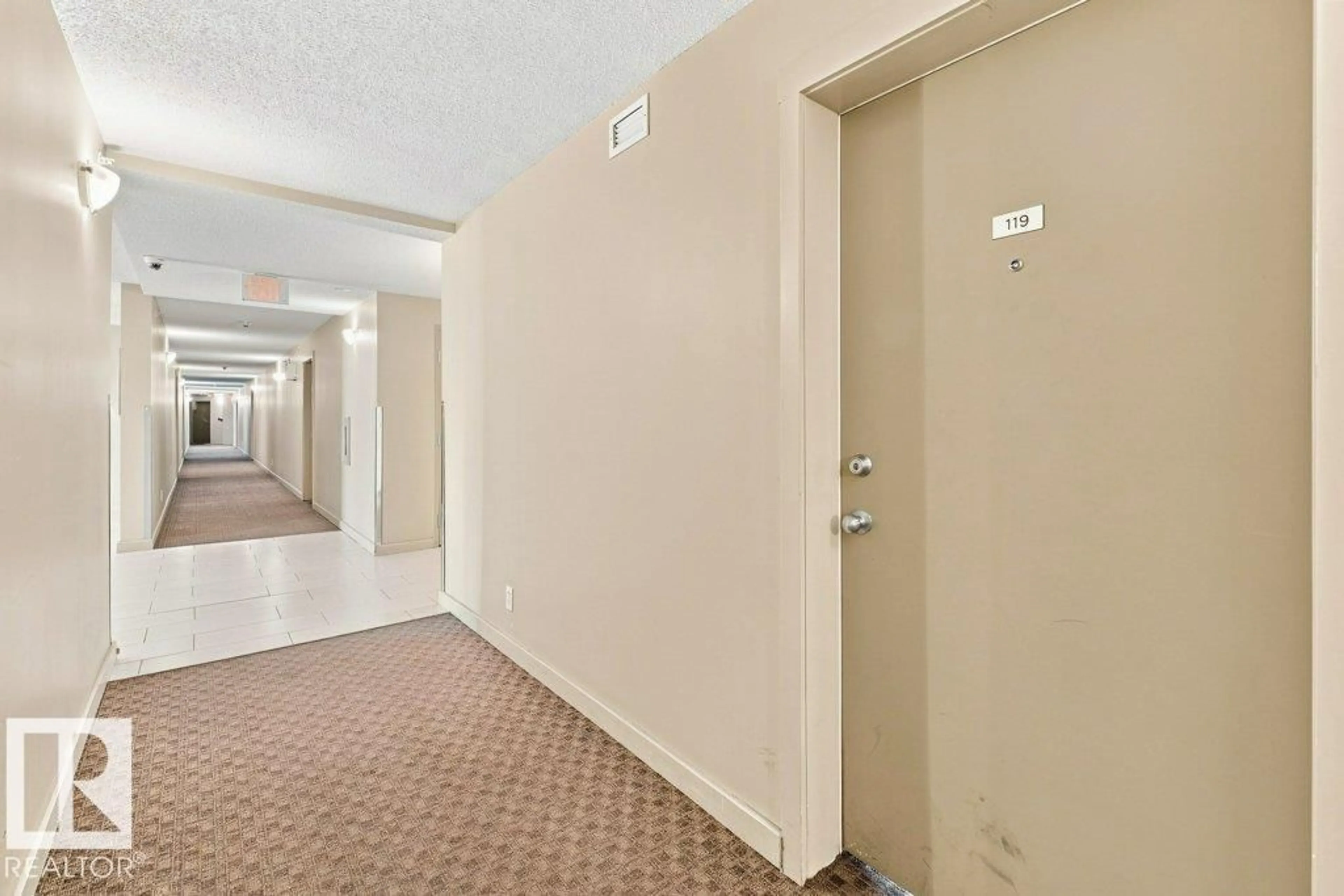 Indoor foyer for 119 111 WATT CM SW, Edmonton Alberta T6X2C6