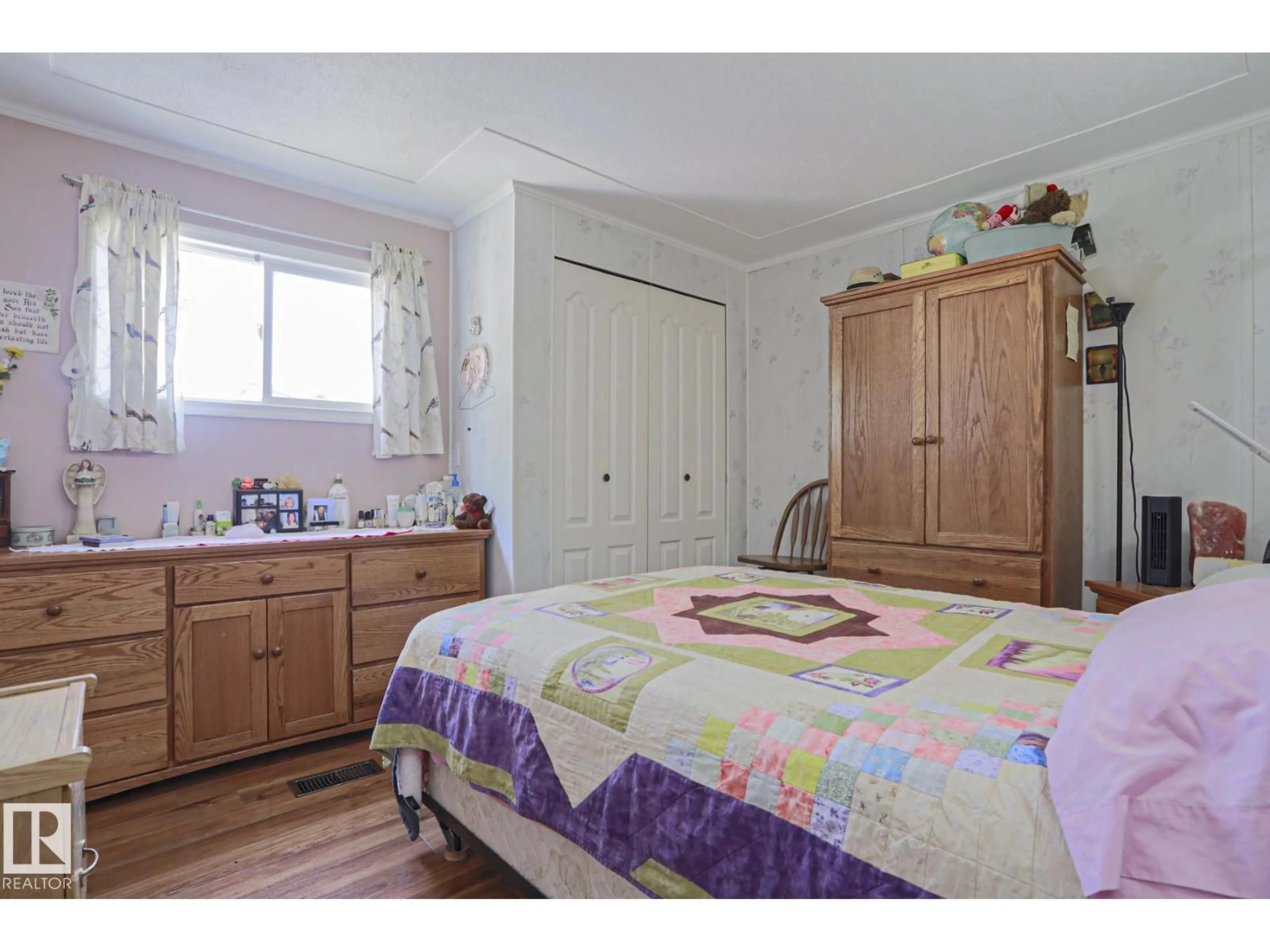 A pic of a room for 137 LEE RIDGE RD, Edmonton Alberta T6K0N1
