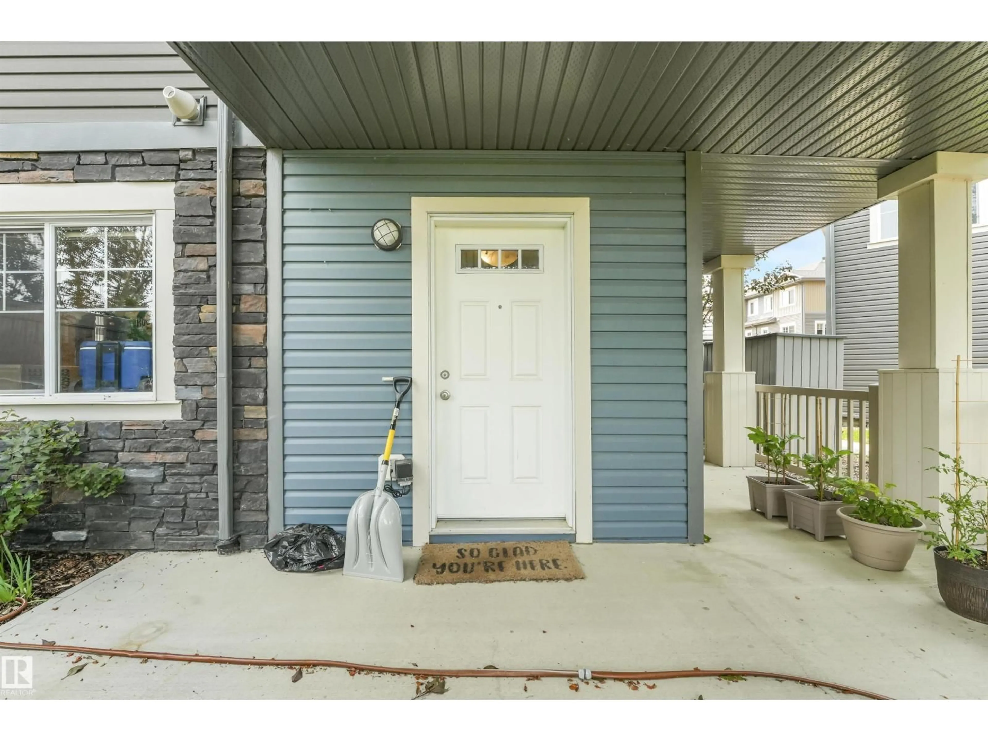 Indoor entryway for #40 - 1030 CHAPPELLE BV, Edmonton Alberta T6W2K7