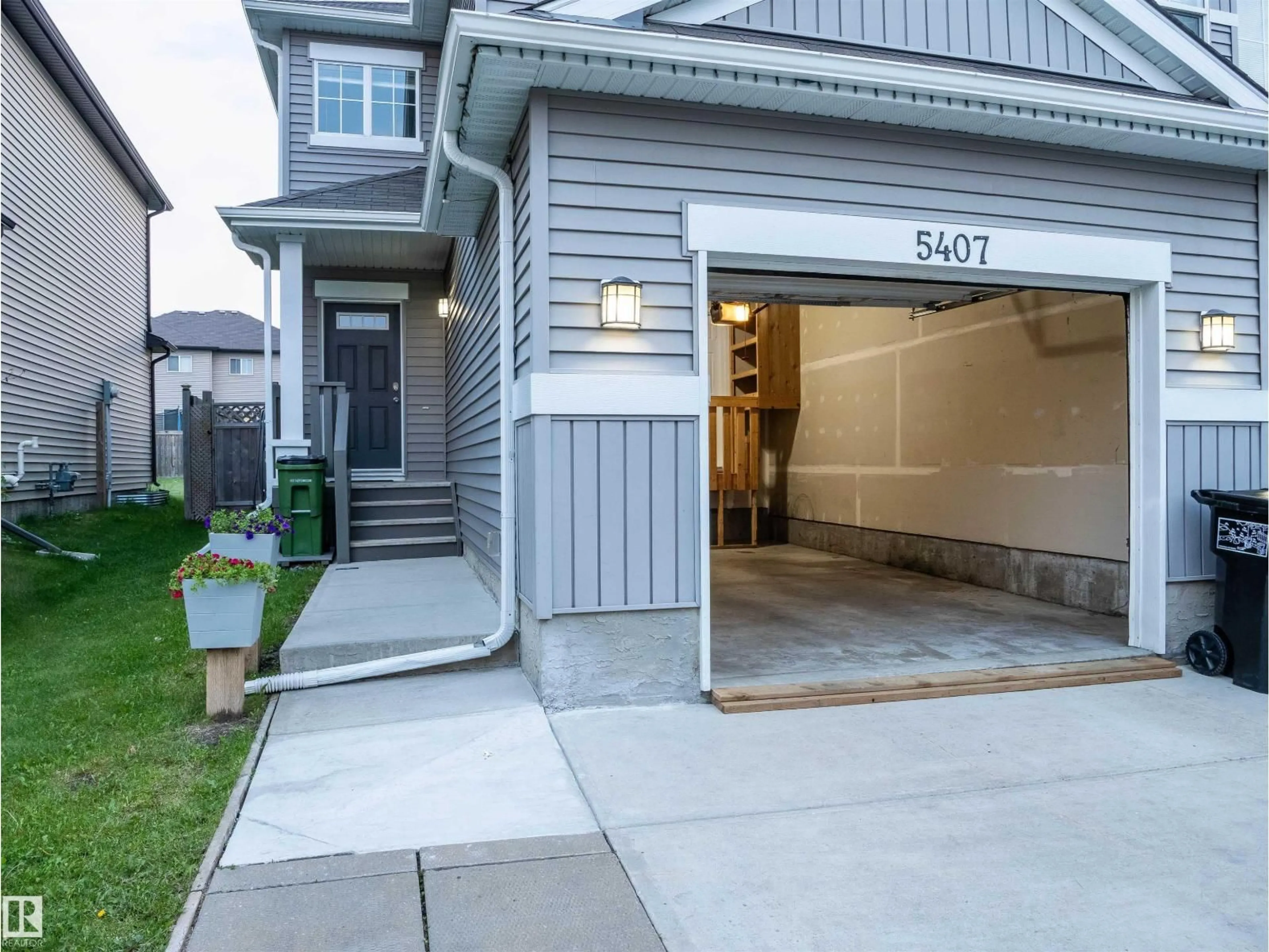 Unknown for 5407 14 AV, Edmonton Alberta T6X1S2