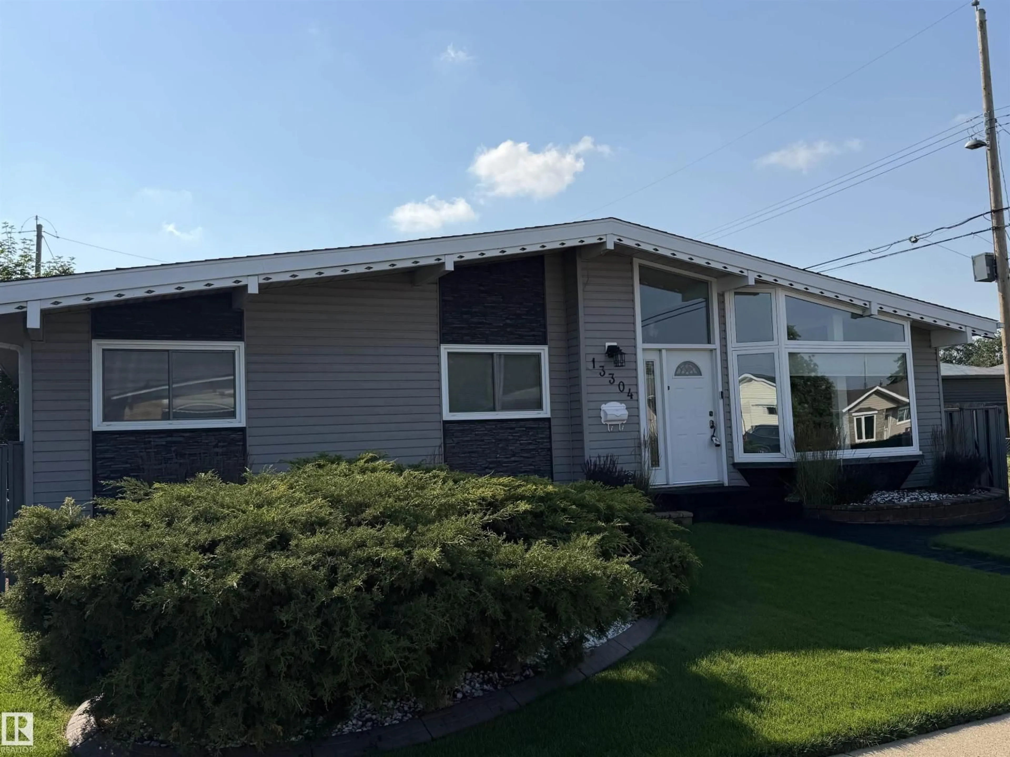 Home with vinyl exterior material, unknown for NW - 13304 70 ST, Edmonton Alberta T5C0K3