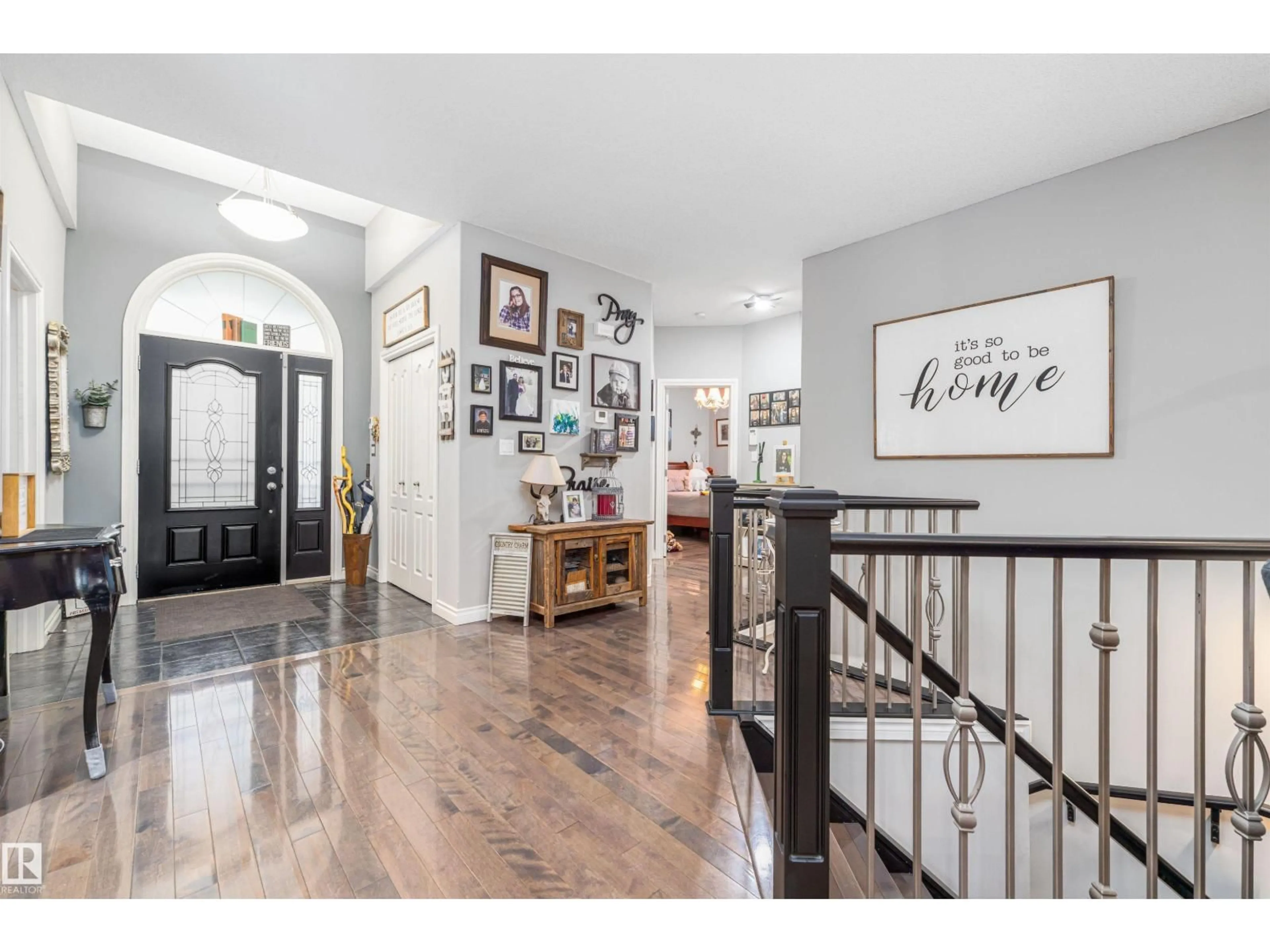 Indoor entryway for 156 GREENFIELD WY, Fort Saskatchewan Alberta T8L4P8