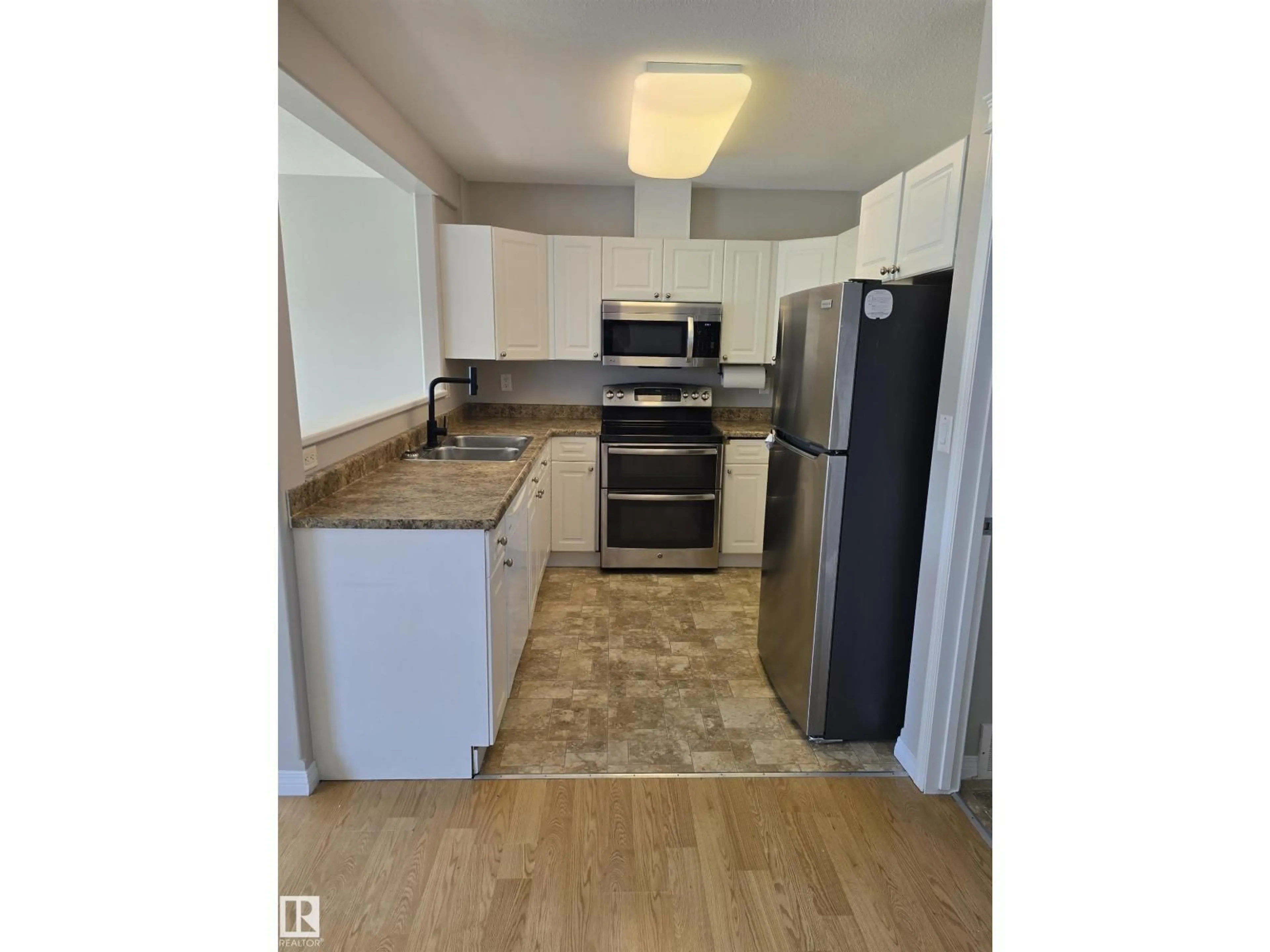 Standard kitchen, unknown for 4120 47 ST, Drayton Valley Alberta T7A1G6