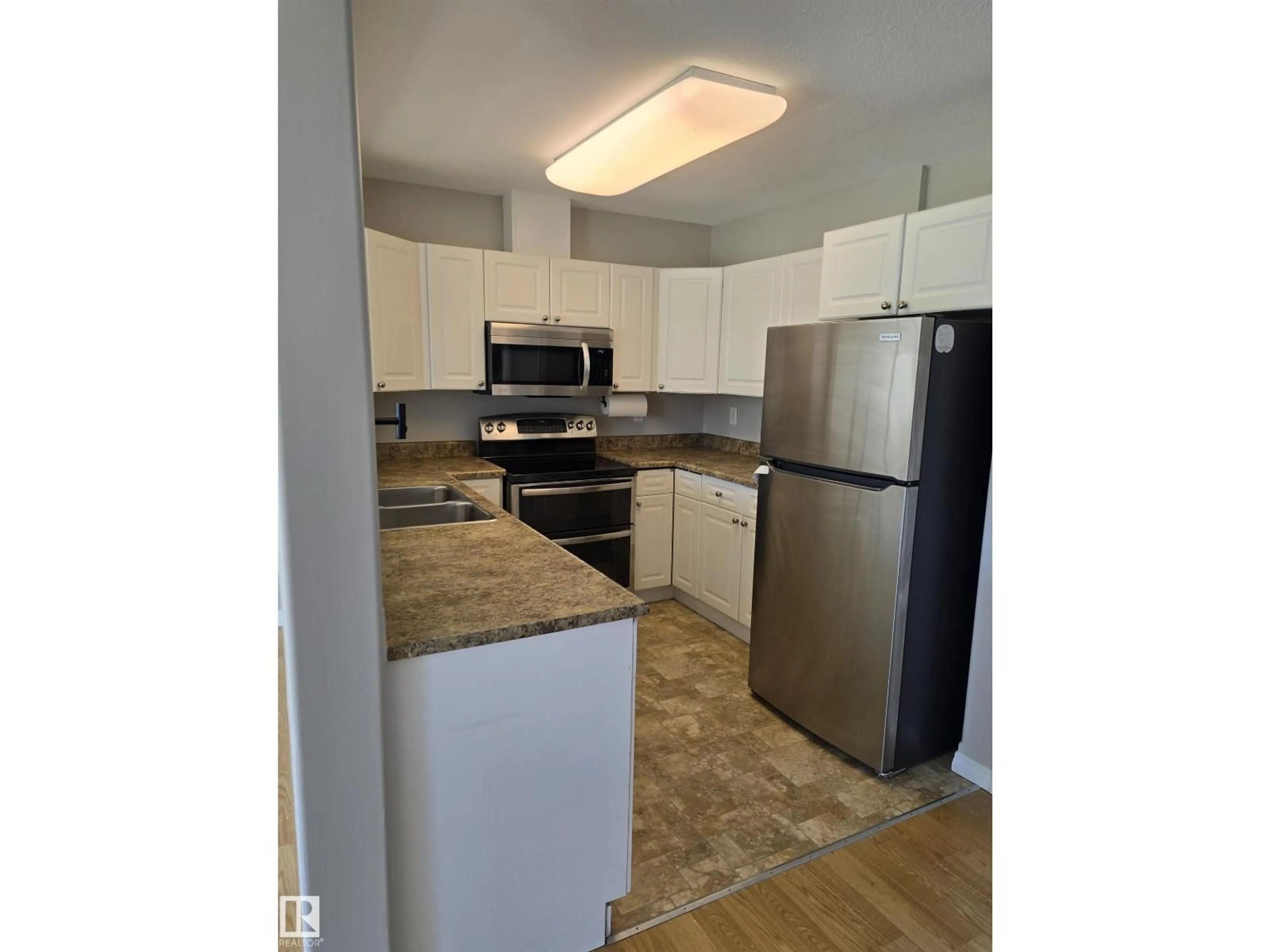 Standard kitchen, unknown for 4120 47 ST, Drayton Valley Alberta T7A1G6
