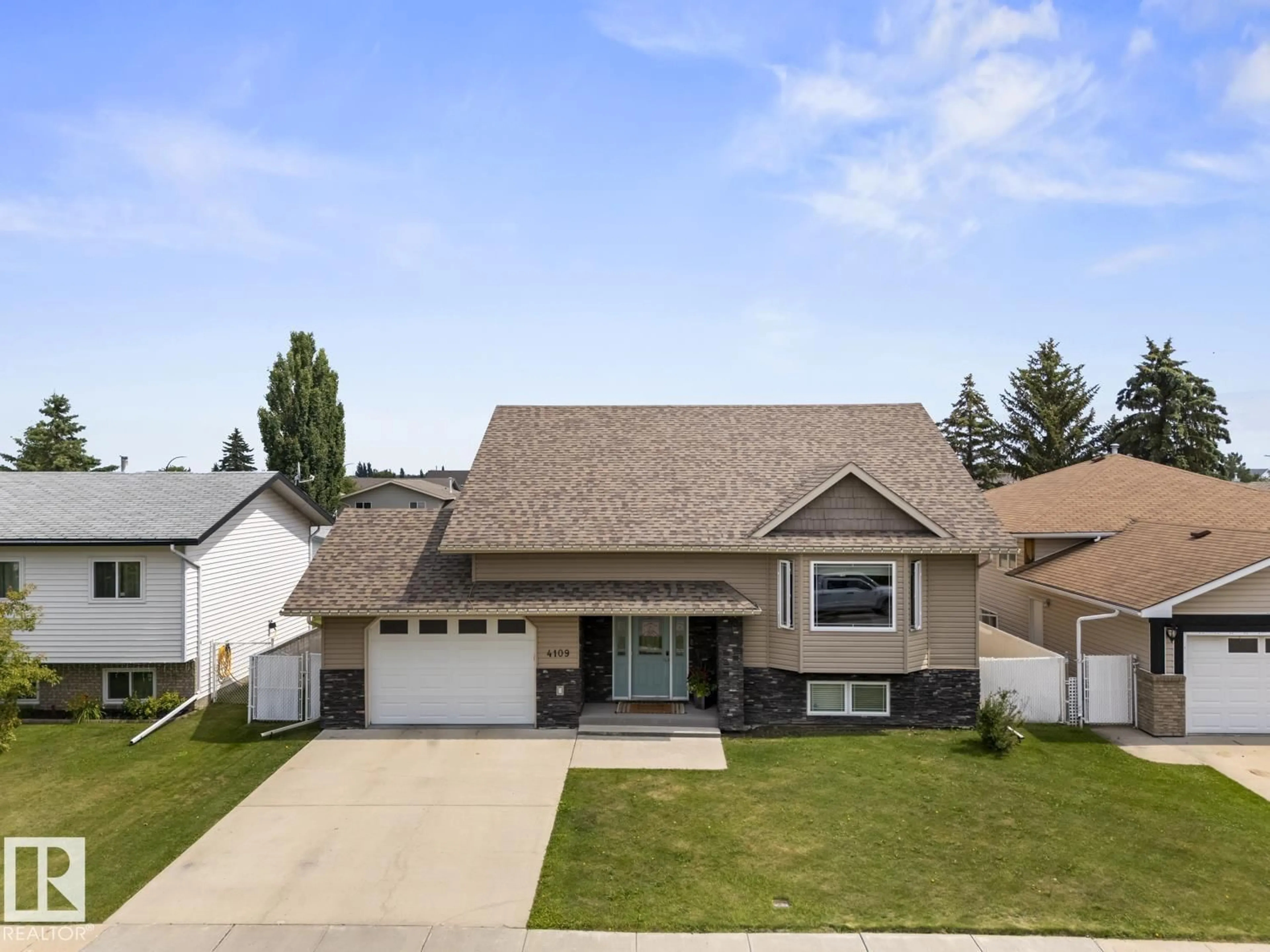 Home with vinyl exterior material, street for 4109 40 ST, Bonnyville Town Alberta T9N1T5