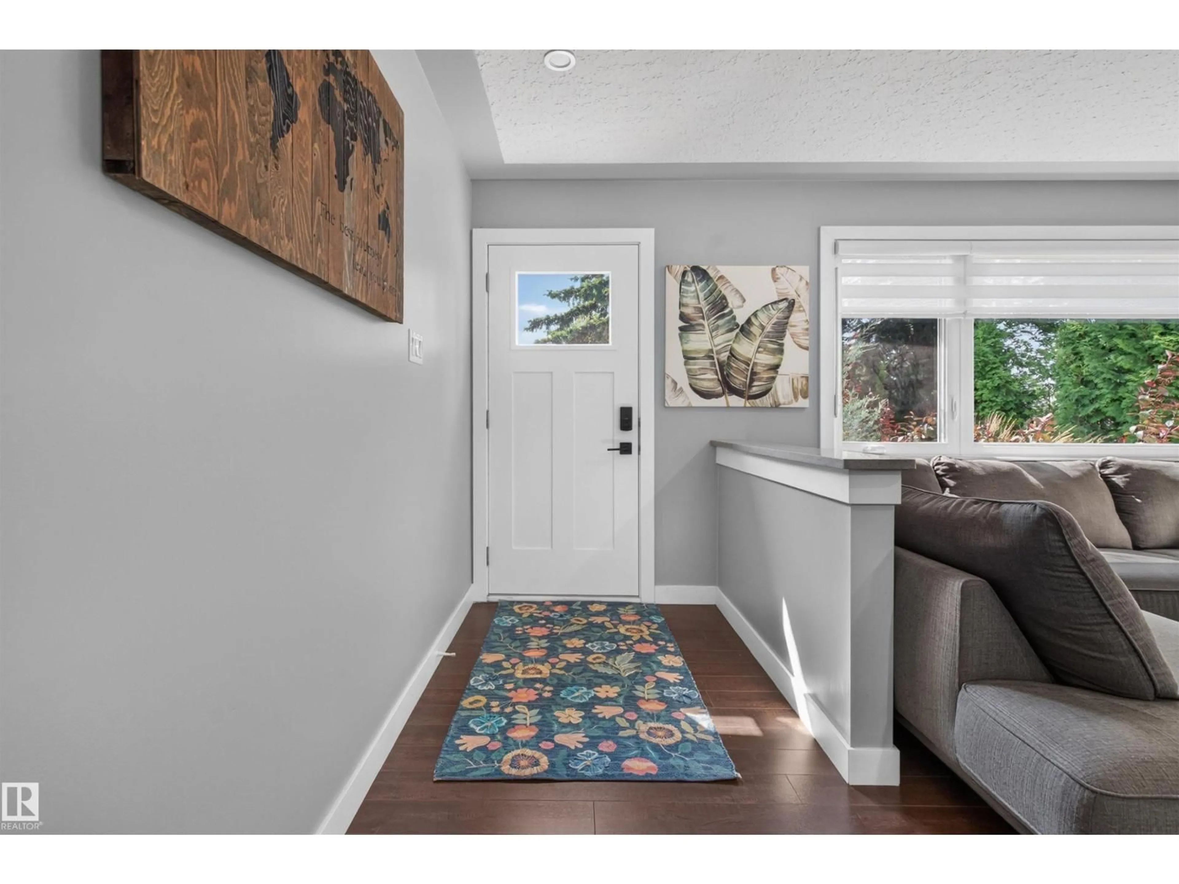 Indoor entryway for NW - 12136 135A AV, Edmonton Alberta T5L3Z3