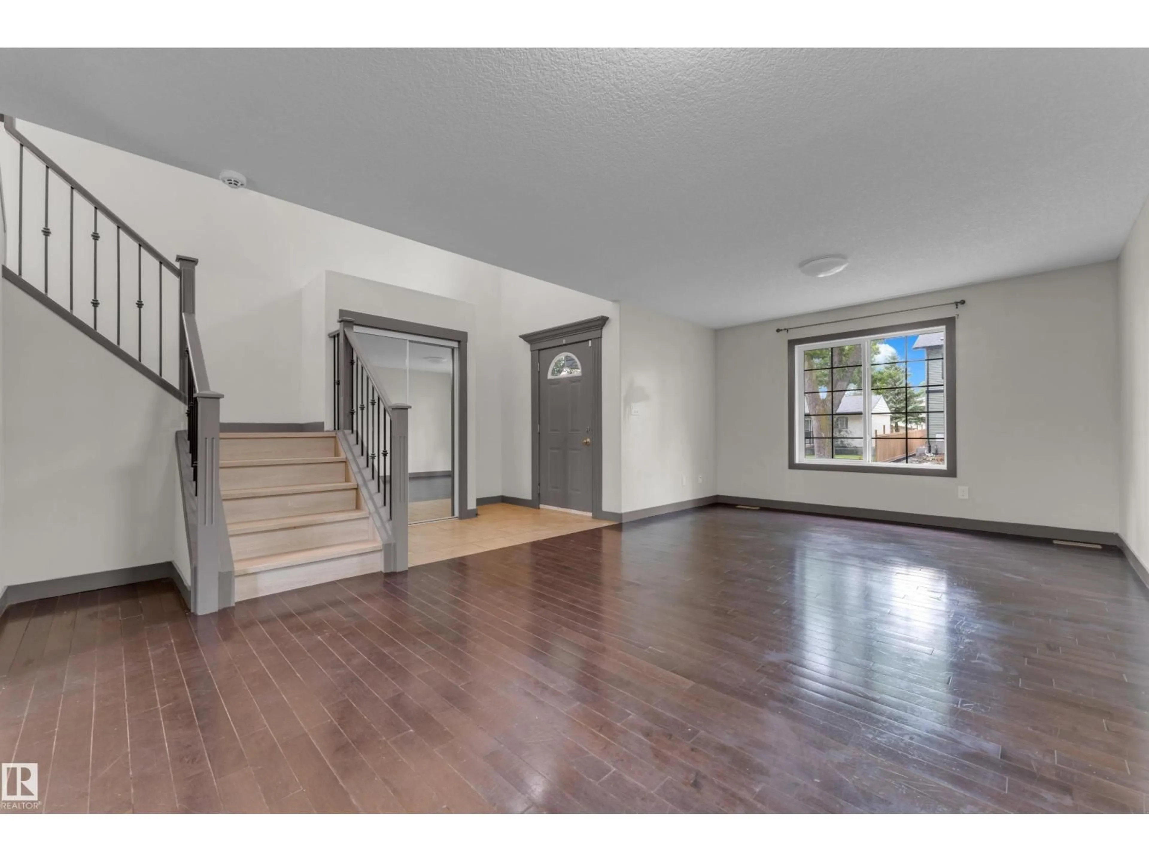 Unknown for 11817 37 ST, Edmonton Alberta T5W2B7