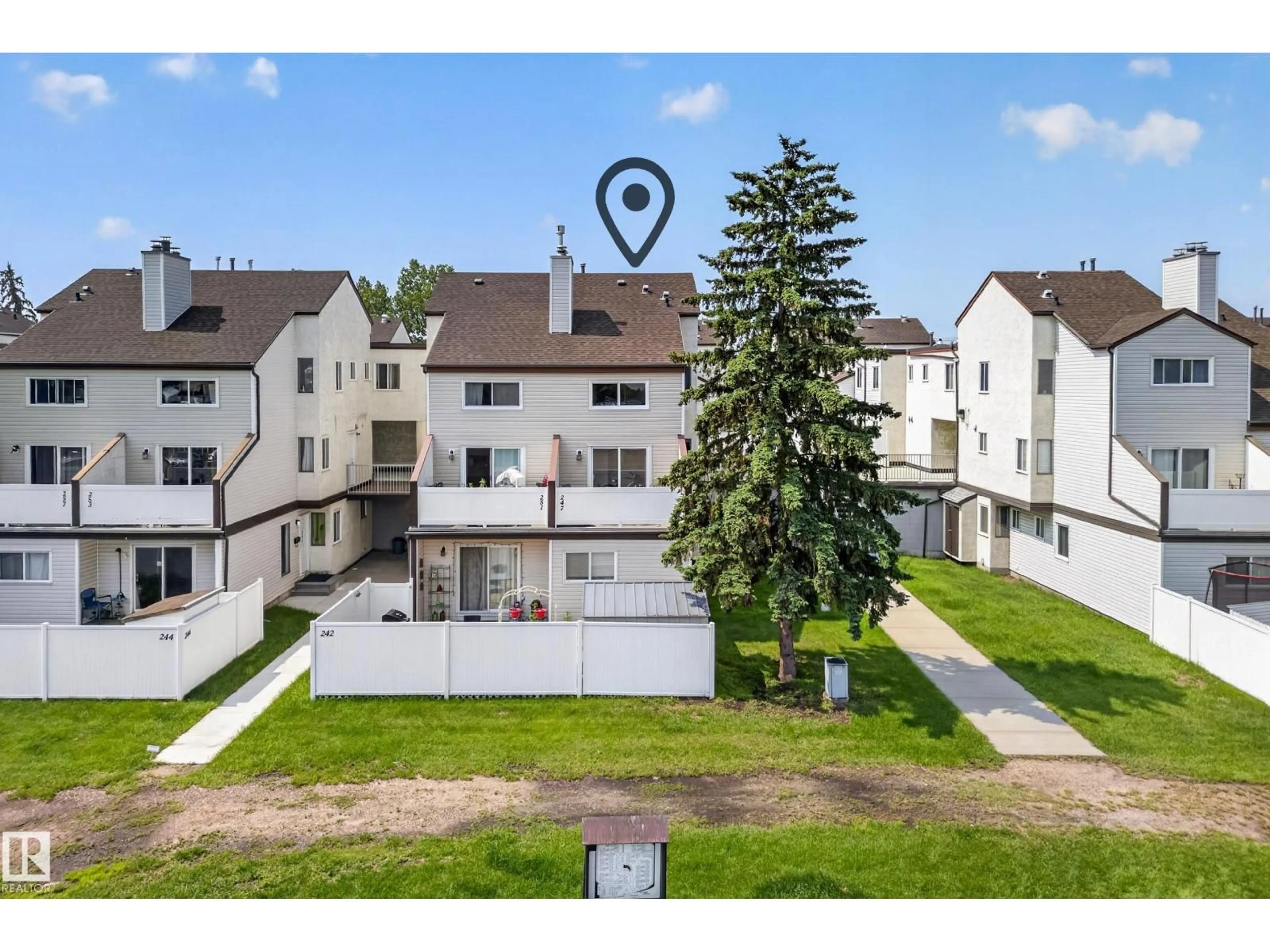 A pic from outside/outdoor area/front of a property/back of a property/a pic from drone, unknown for 247 LANCASTER TC, Edmonton Alberta T5X5T5
