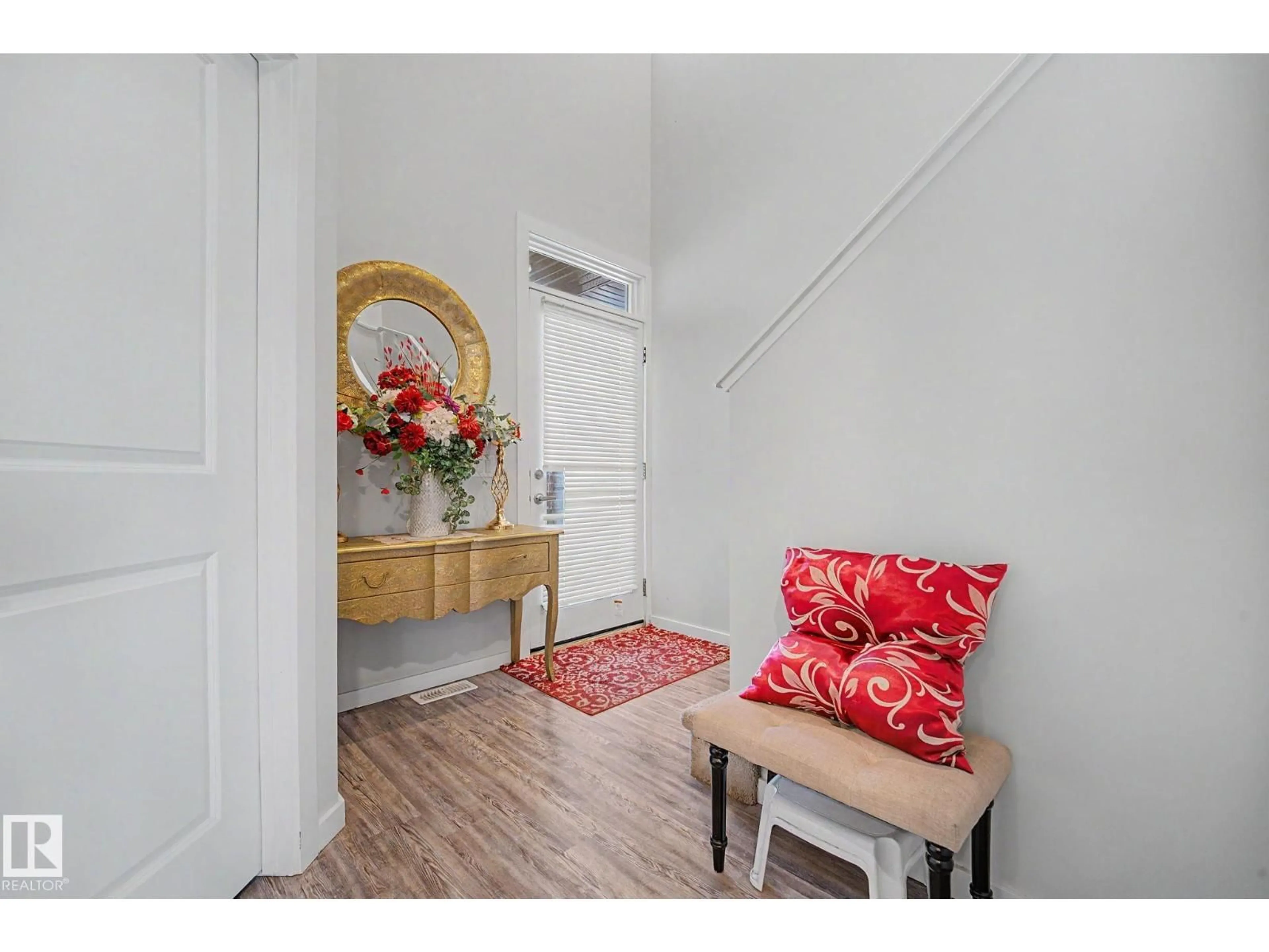 Indoor entryway for 22419 80 AV, Edmonton Alberta T5T7H8