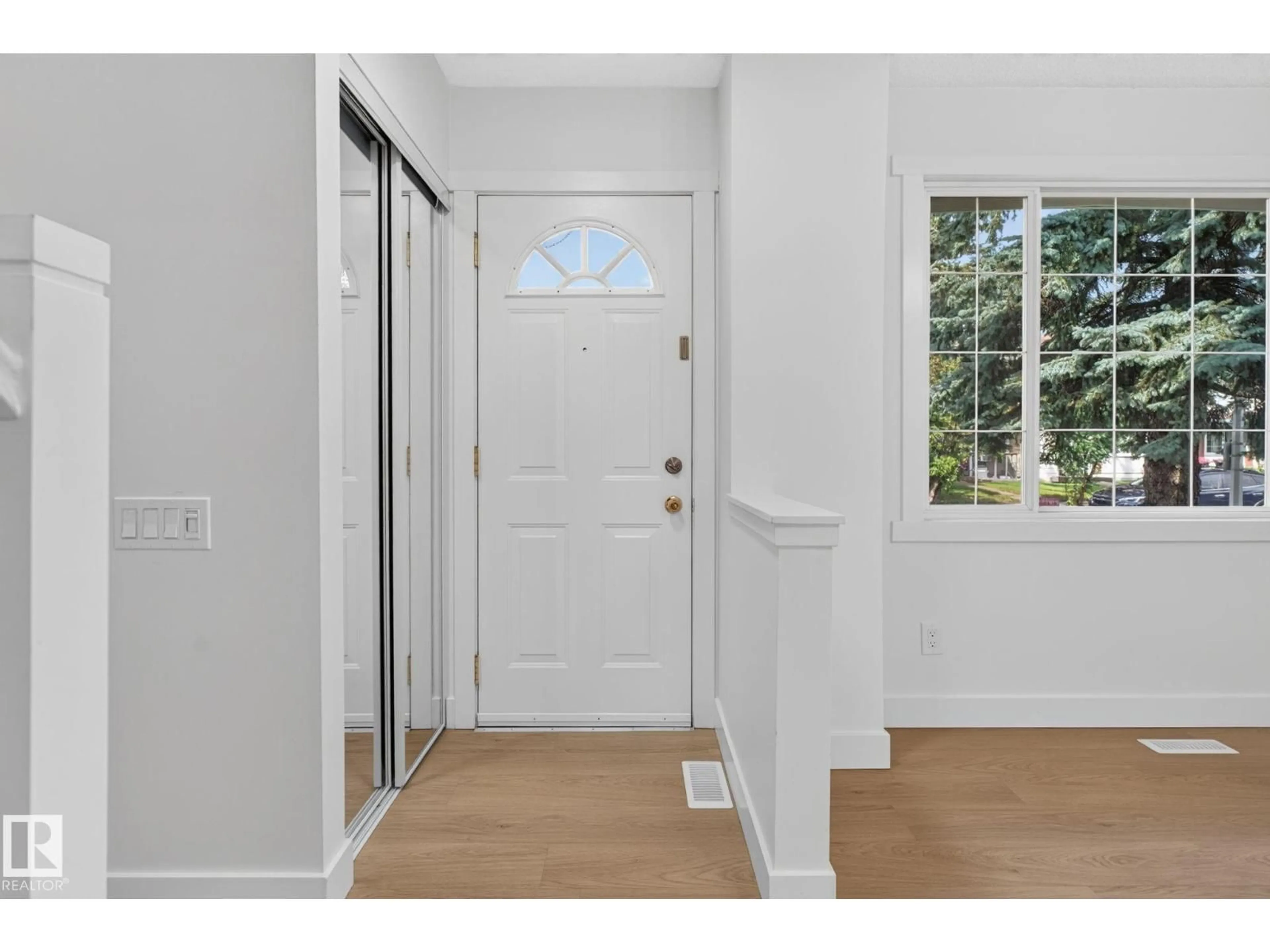 Indoor entryway for NW - 8059 178 ST, Edmonton Alberta T5T1L3
