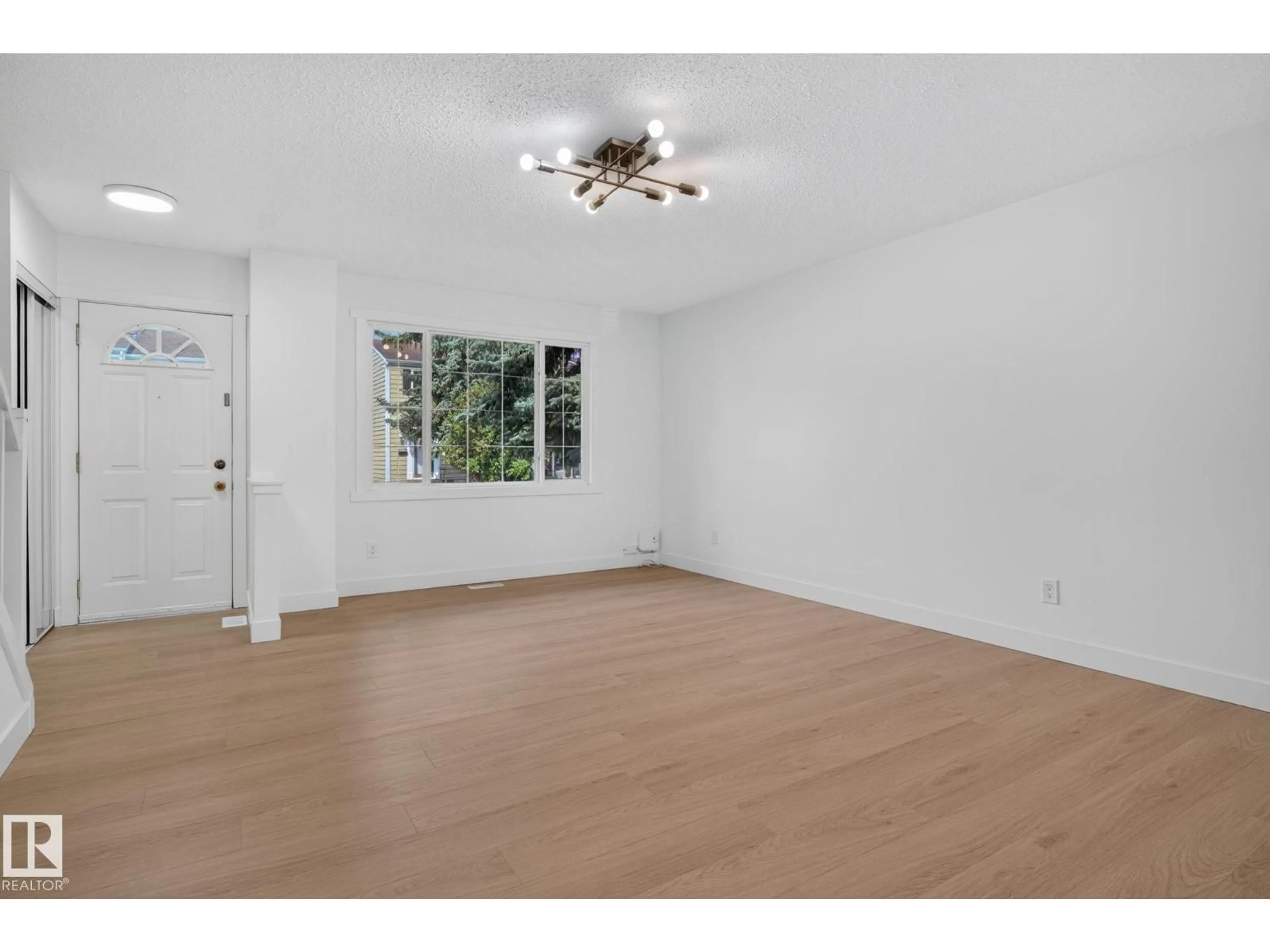 A pic of a room for NW - 8059 178 ST, Edmonton Alberta T5T1L3