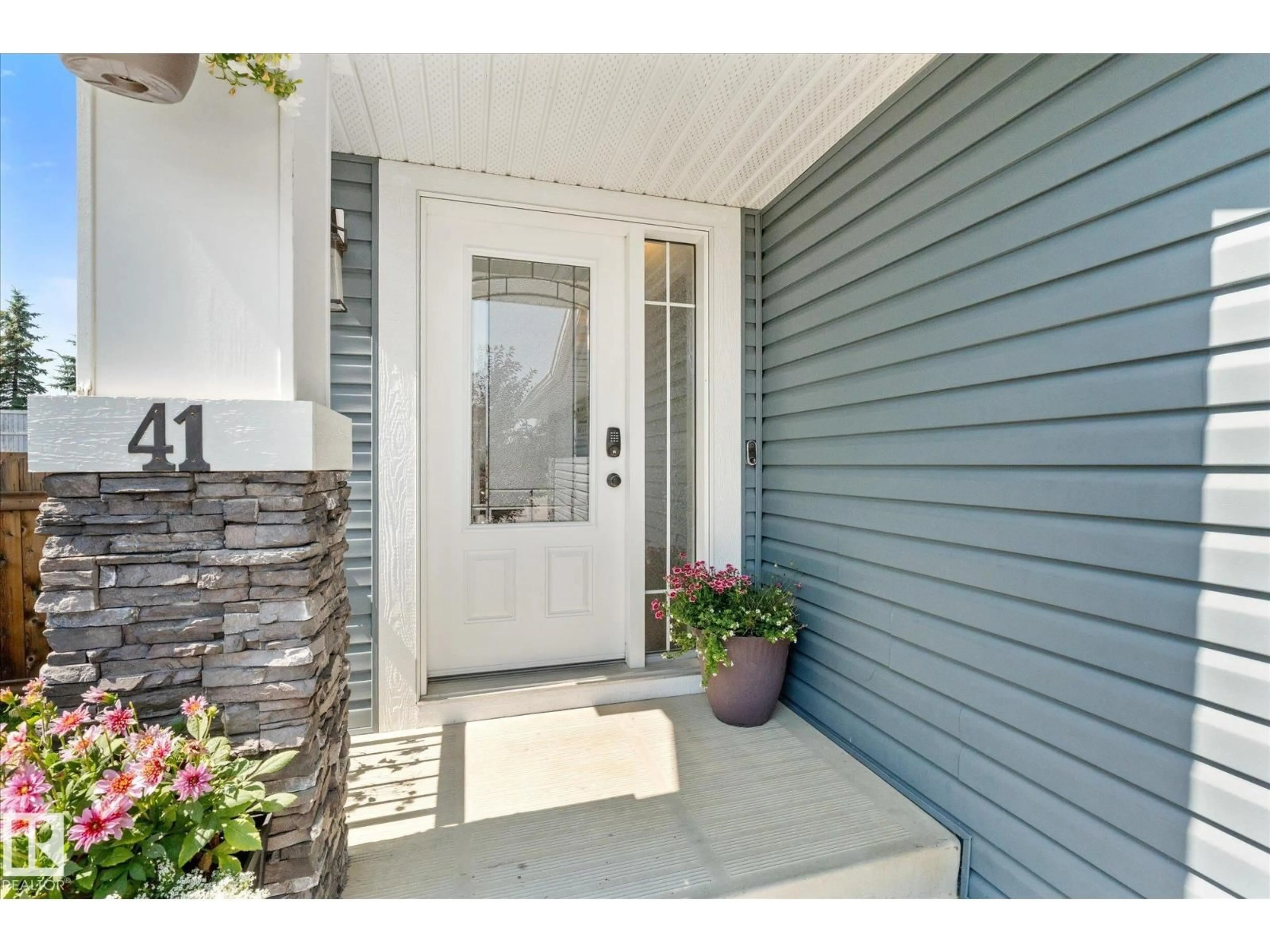 Indoor entryway for 41 MEADOWVIEW LD, Spruce Grove Alberta T7X0N7