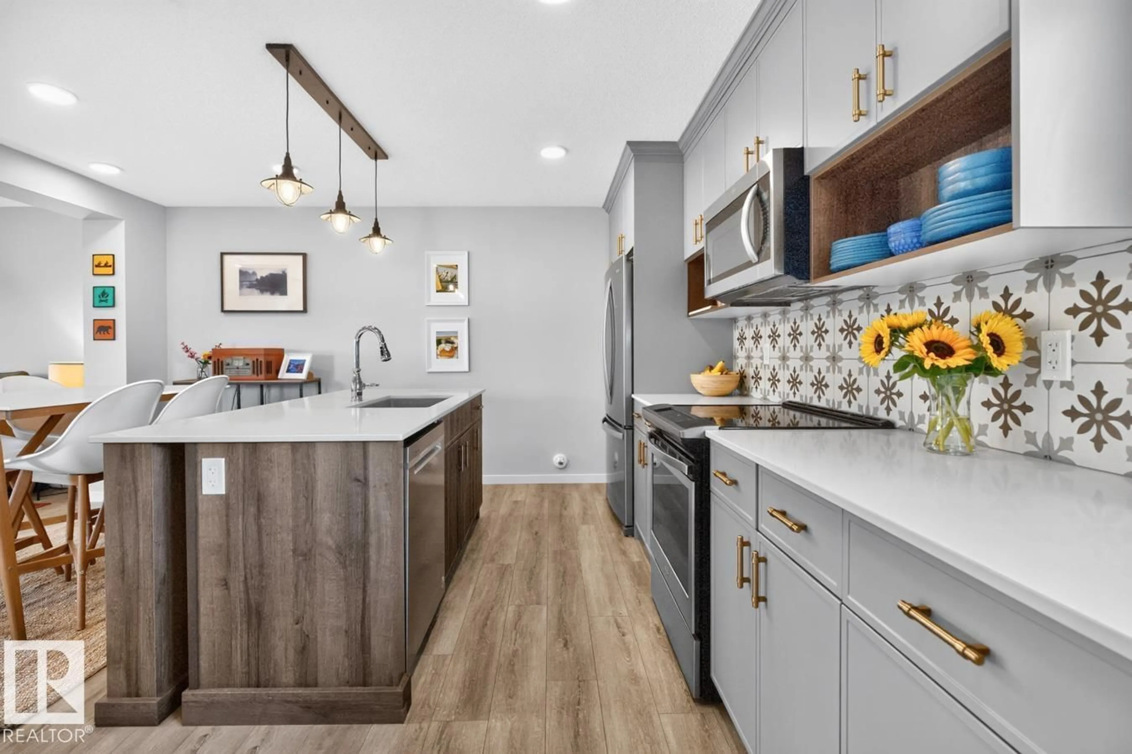 Contemporary kitchen, unknown for 1051 CY BECKER RD, Edmonton Alberta T5Y4B7