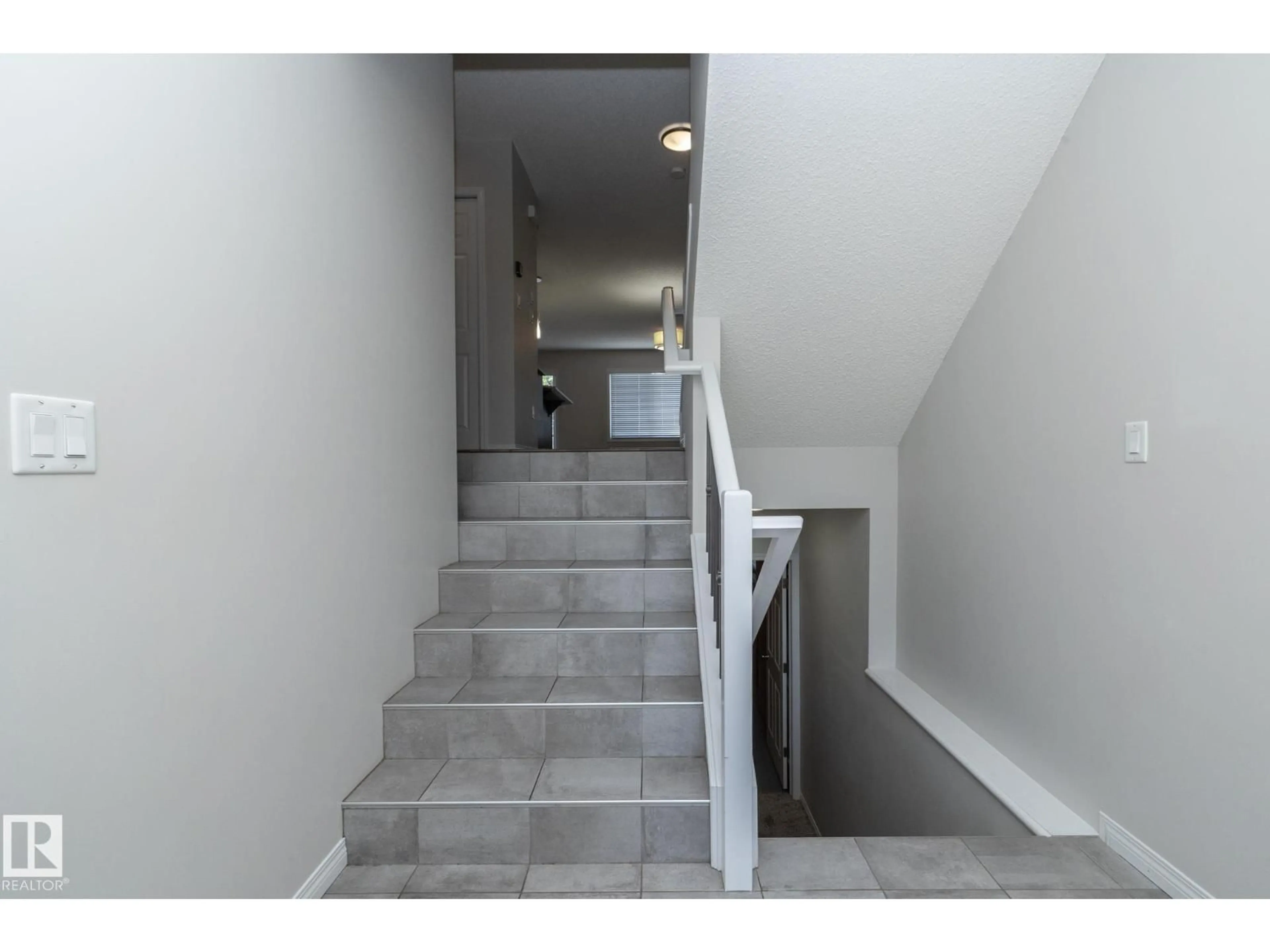Stairs for SW - 5233 CRABAPPLE LI, Edmonton Alberta T6X2H6