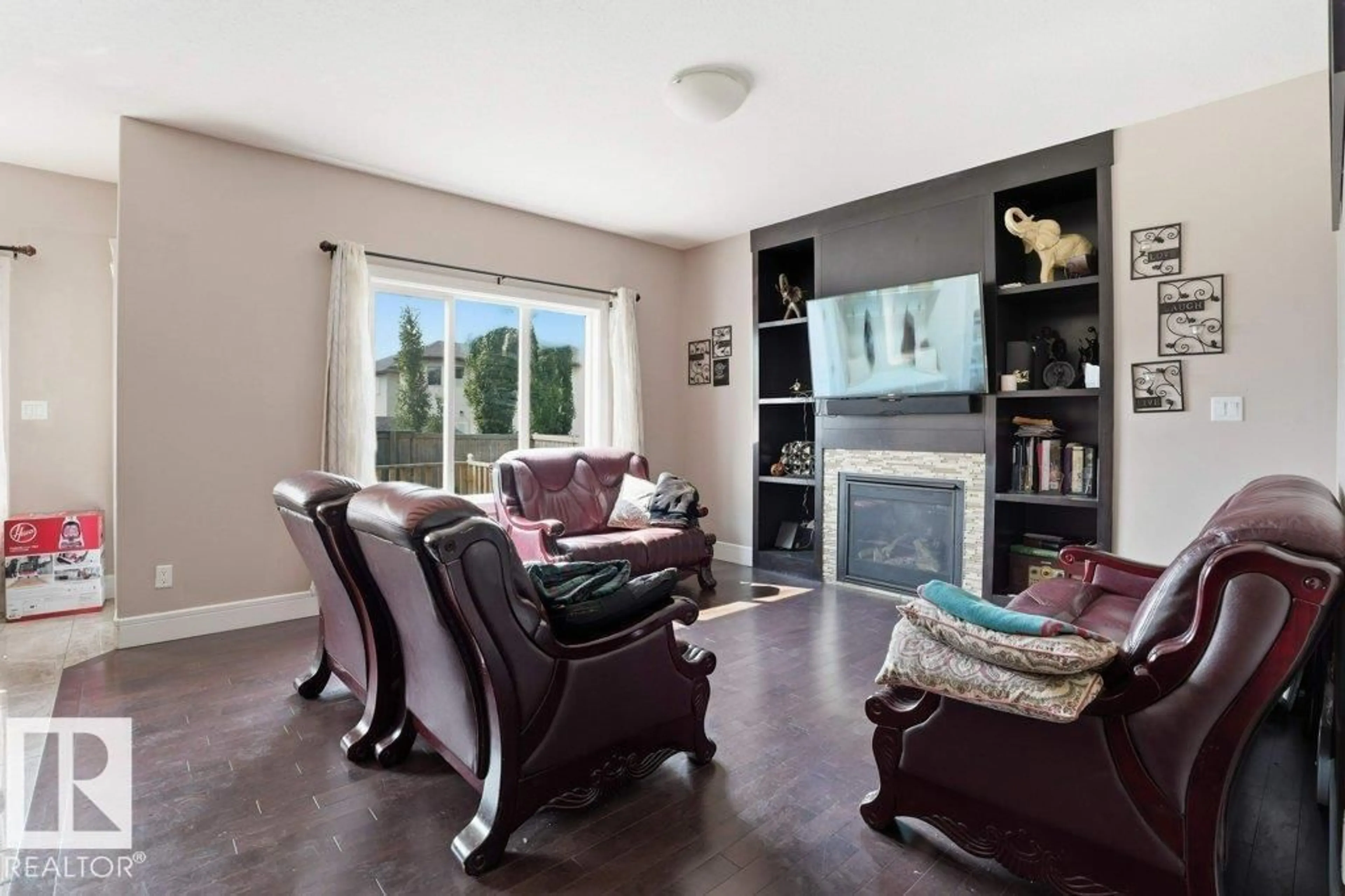 Living room with furniture, unknown for 258 ALBANY DR, Edmonton Alberta T6V0L3