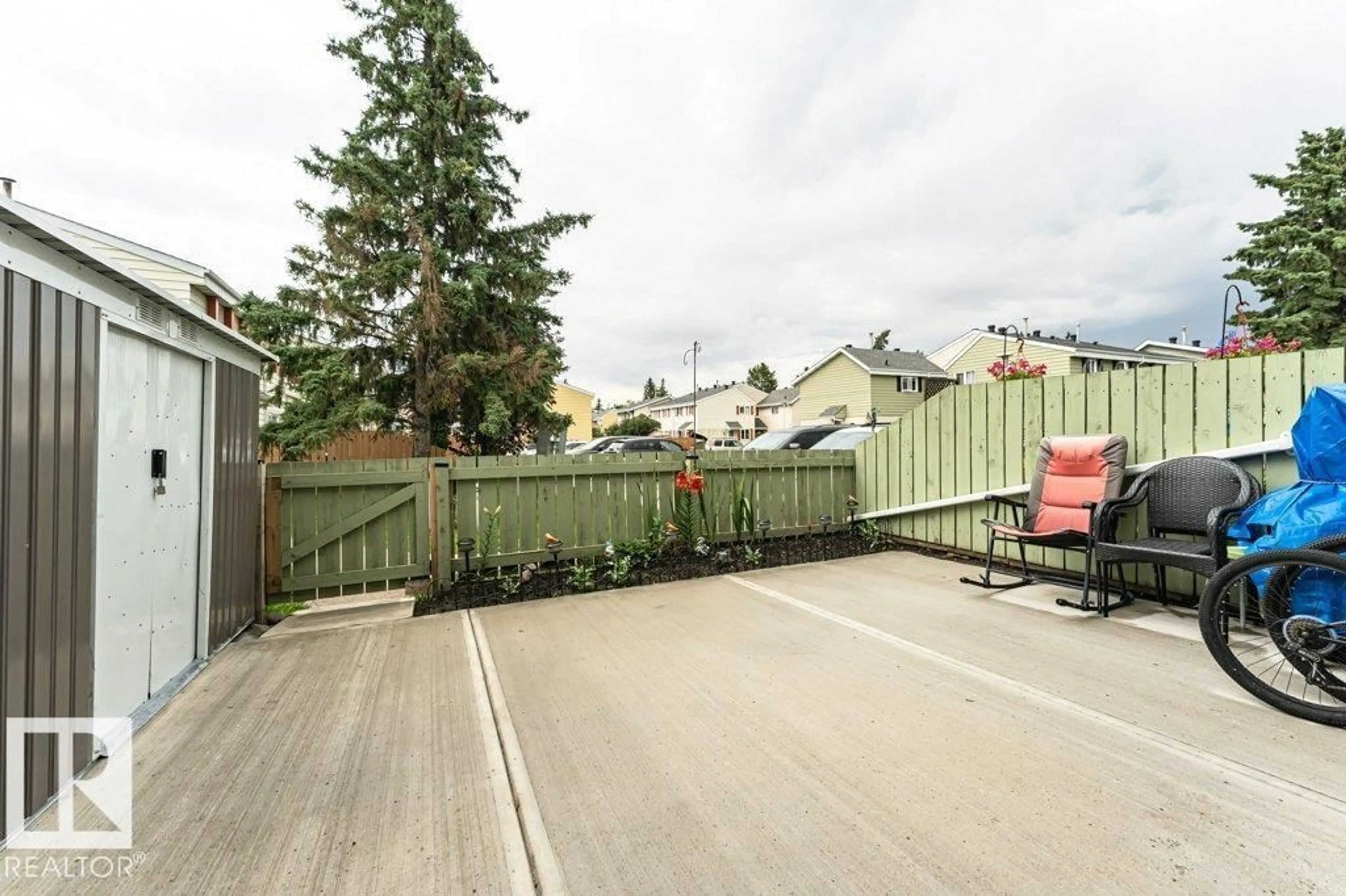 Patio, street for 10B CALLINGWOOD CO, Edmonton Alberta T5T0H5