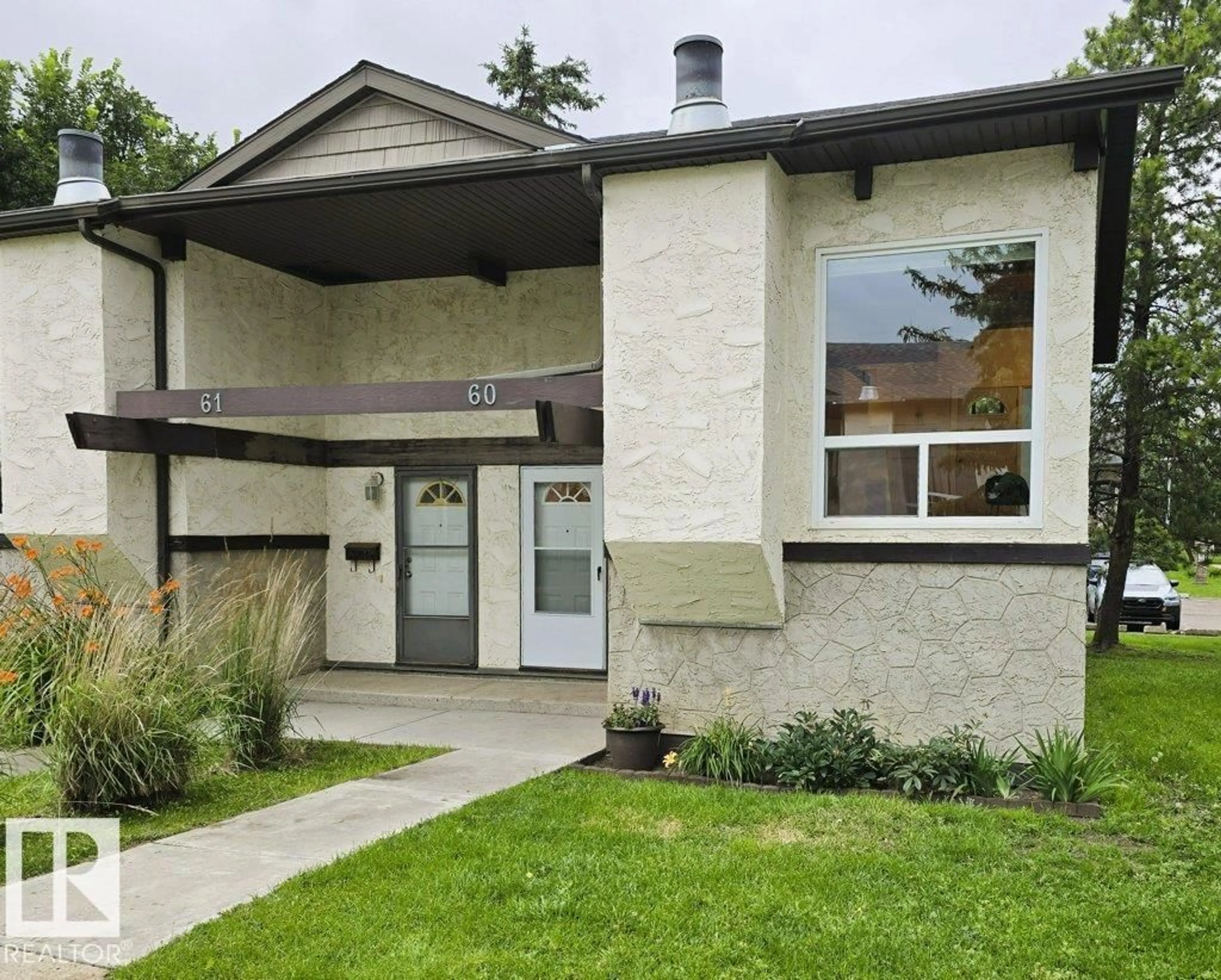 Home with vinyl exterior material, street for 60 NORTHWOODS VG NW, Edmonton Alberta T5X1T2