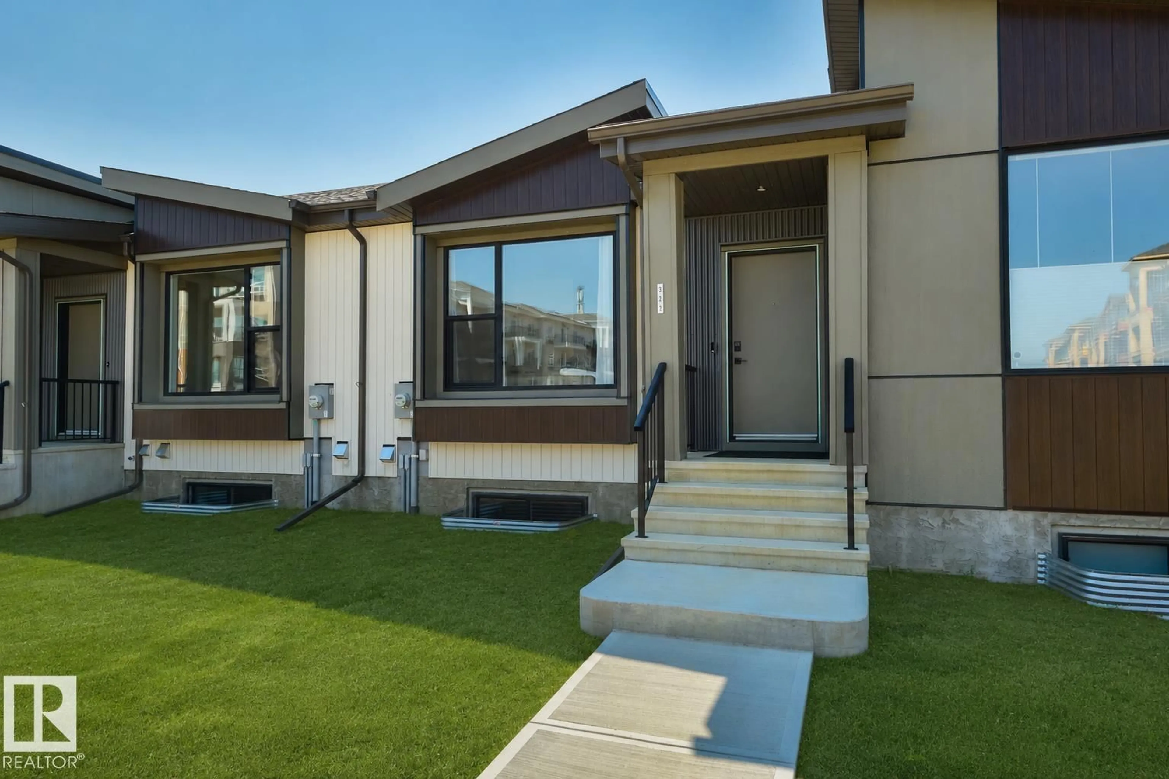 Home with vinyl exterior material, street for 323 RANKIN DR, St. Albert Alberta T8N8C7