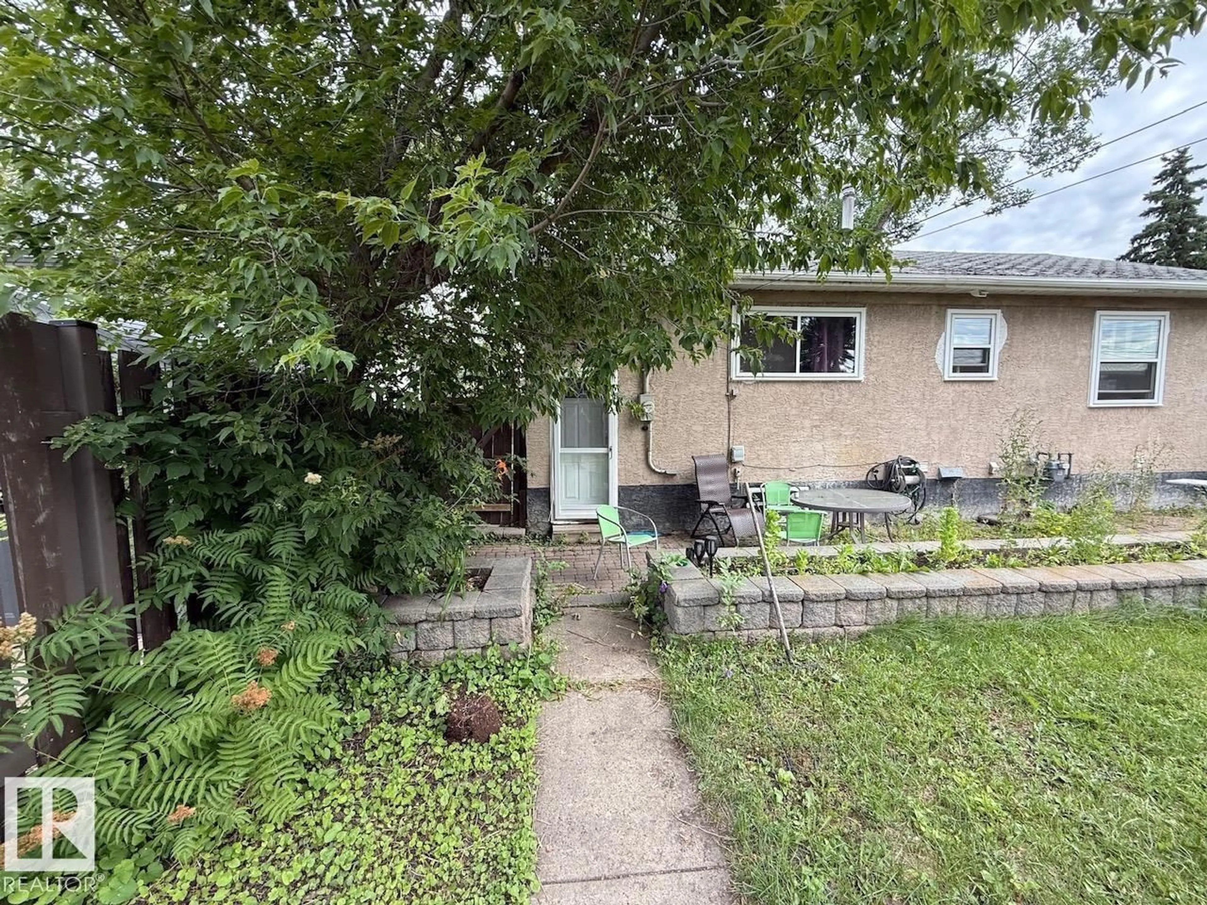 Patio, street for 7607 83 AV, Edmonton Alberta T6C1A2