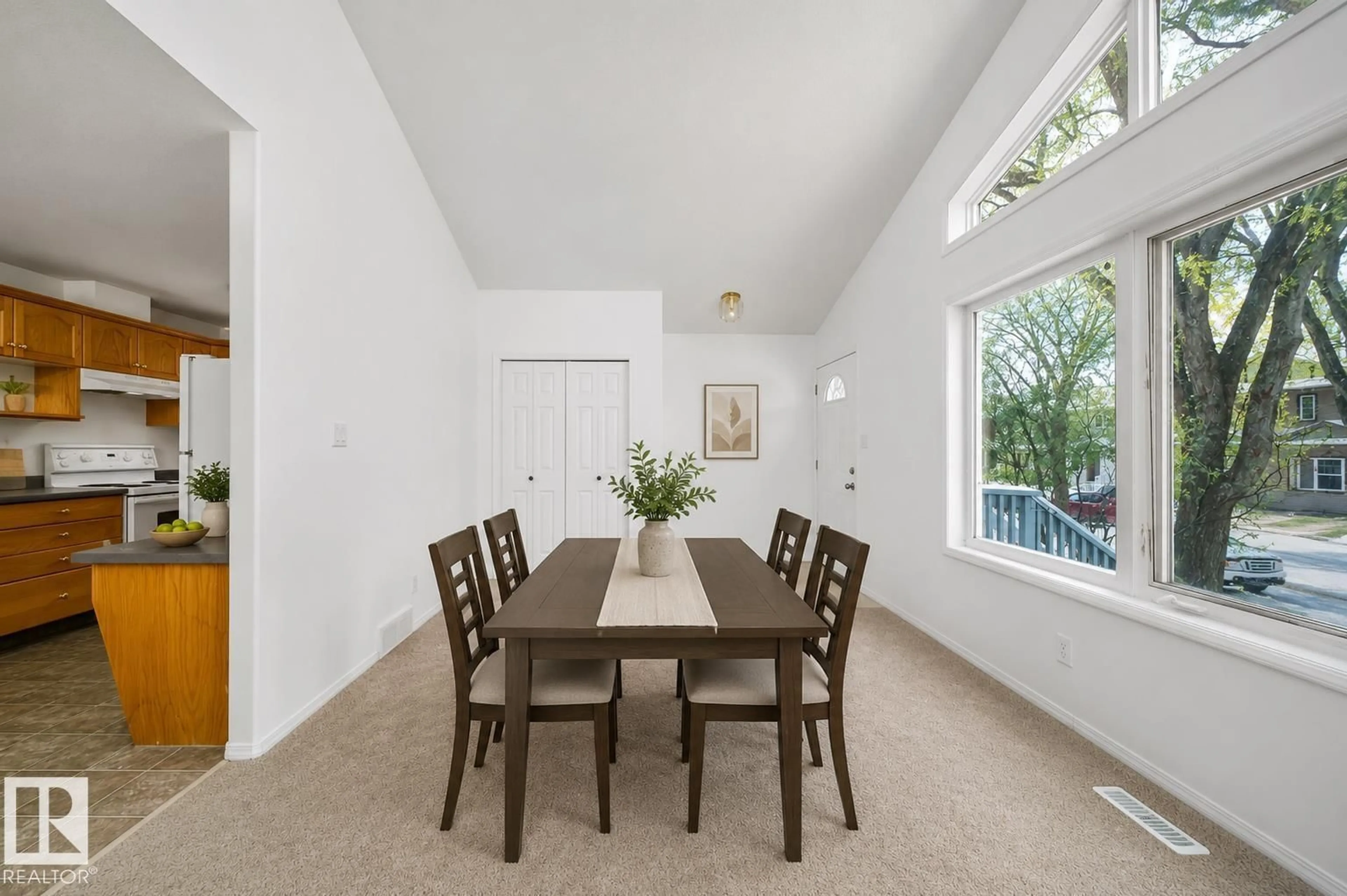 Dining room, unknown for 12041/43 67 ST, Edmonton Alberta T5B1M4