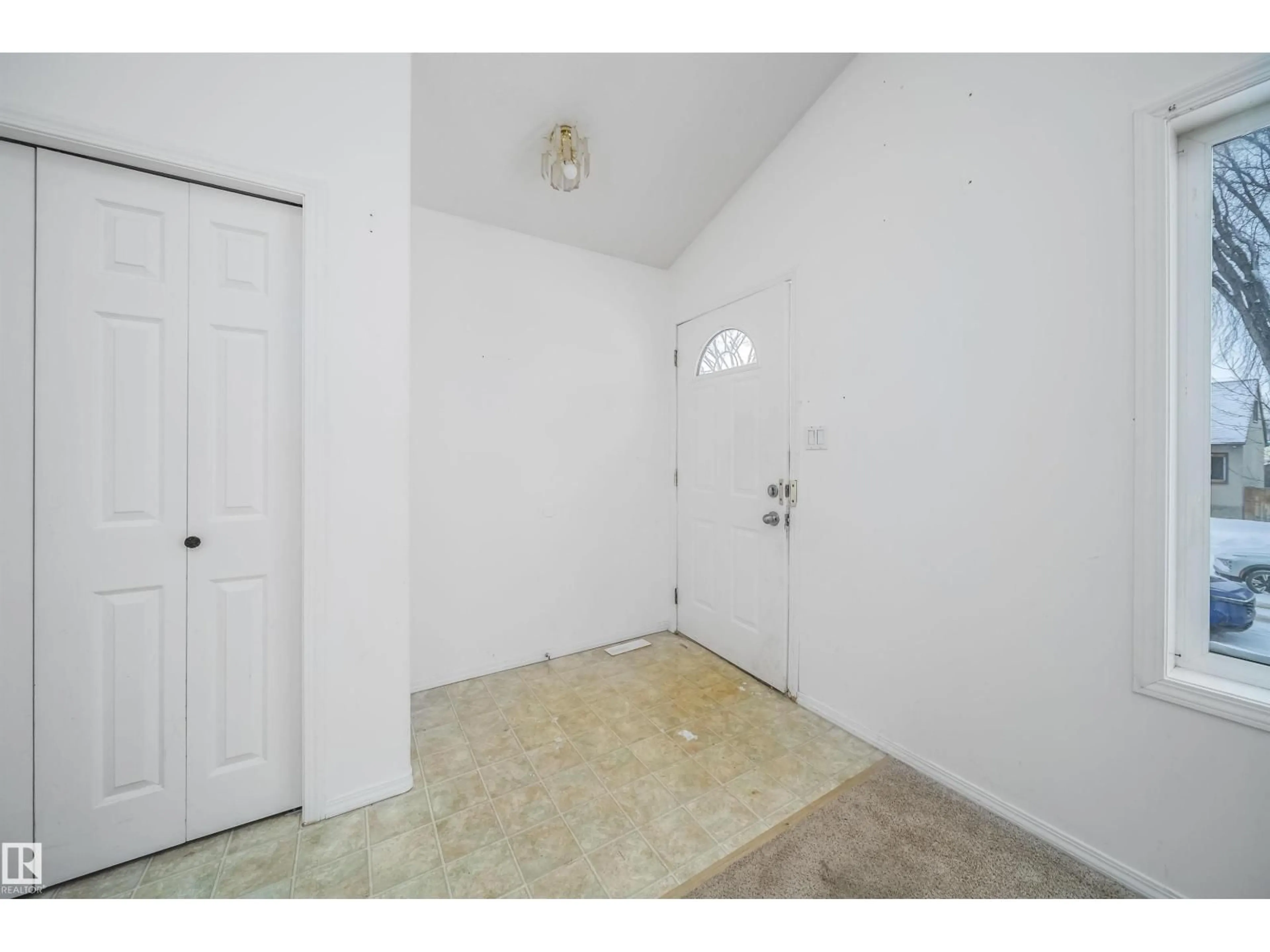 Unknown for 12041/43 67 ST, Edmonton Alberta T5B1M4