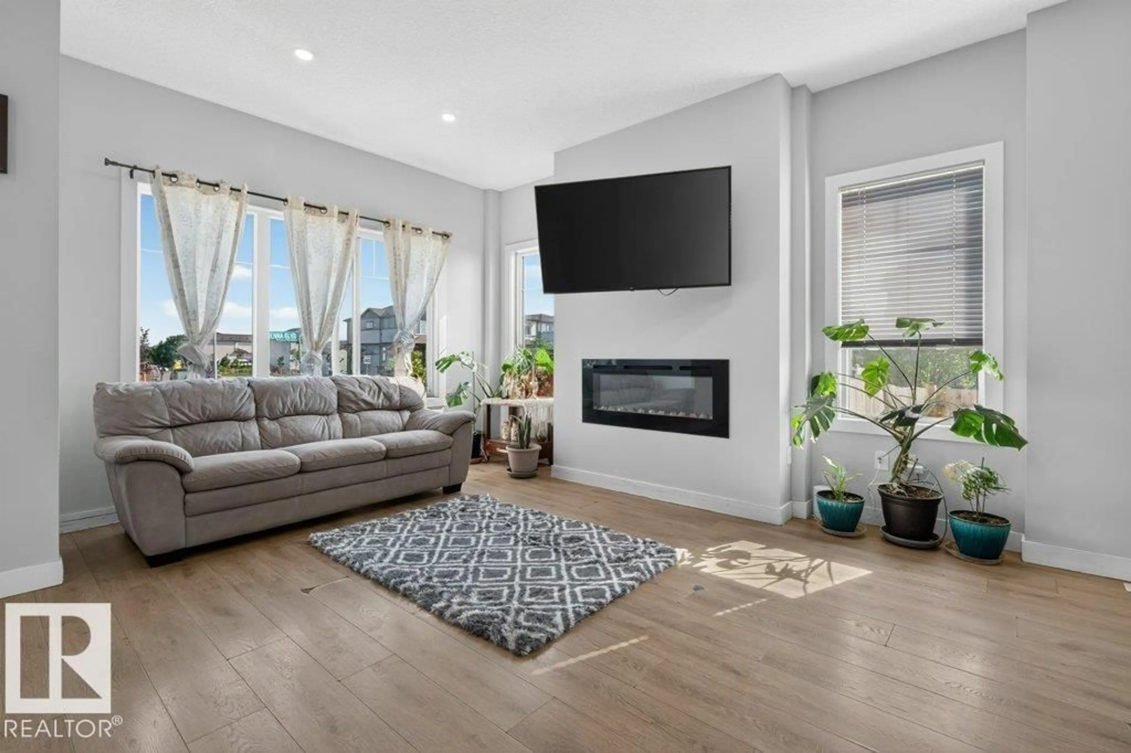Living room with furniture, unknown for 43 SIENNA BV, Fort Saskatchewan Alberta T8L0W3