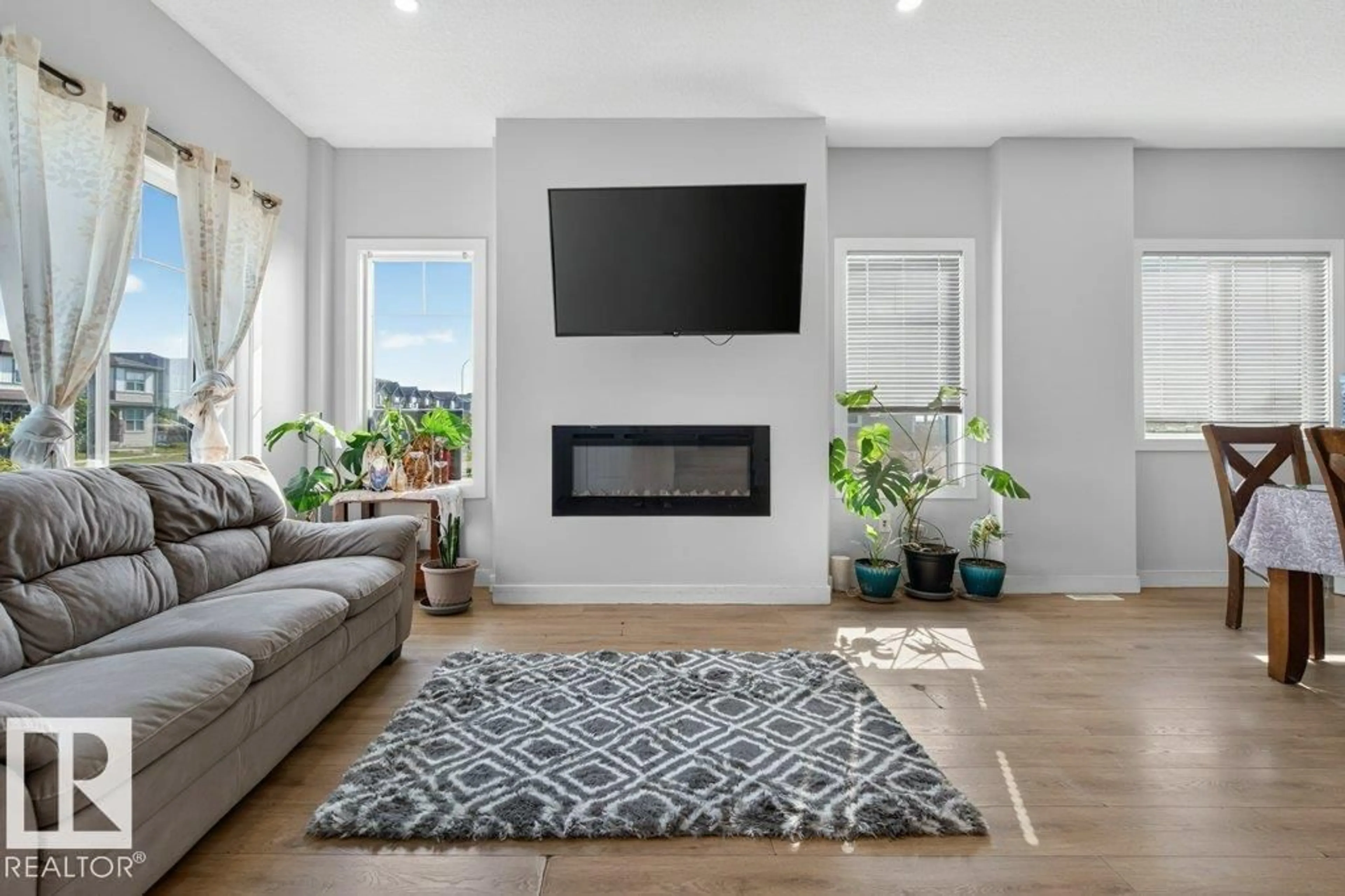Living room with furniture, unknown for 43 SIENNA BV, Fort Saskatchewan Alberta T8L0W3