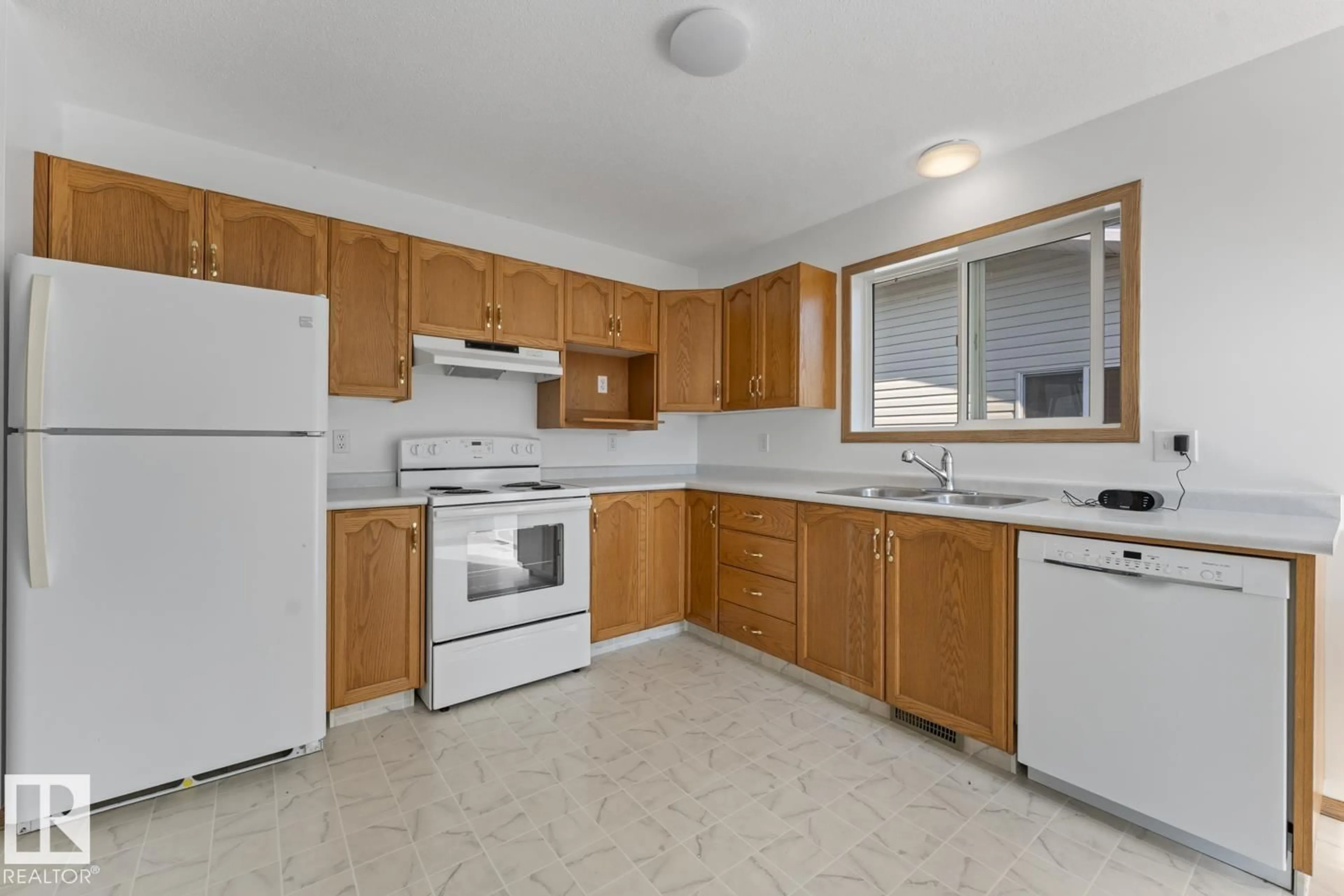 Standard kitchen, unknown for 4813 45 ST, Cold Lake Alberta T9M1Z6